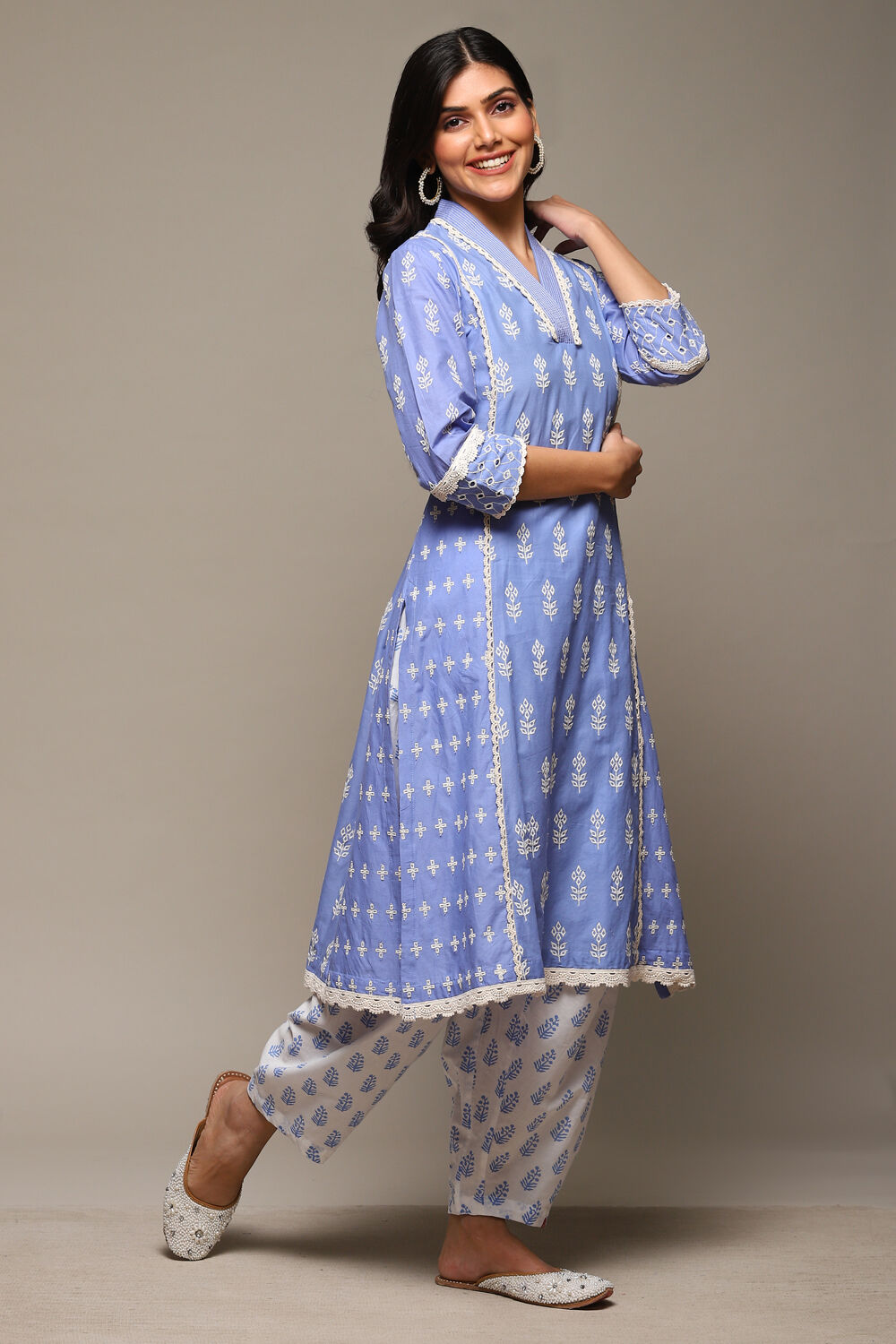 Green Cotton Straight Embroidered Kurta image number 3