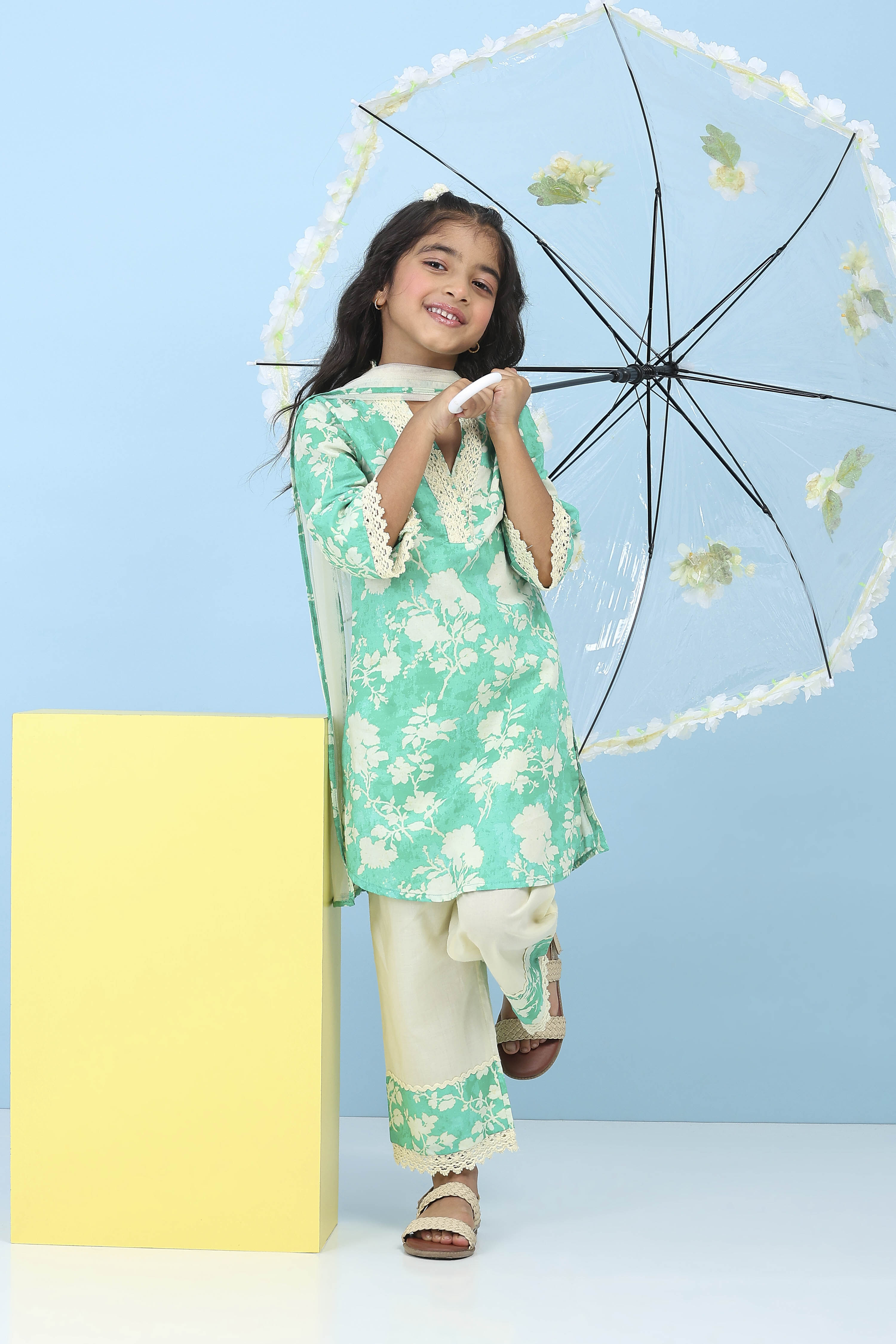 Green Cotton Floral Lace Trim Straight Suit Set image number 7