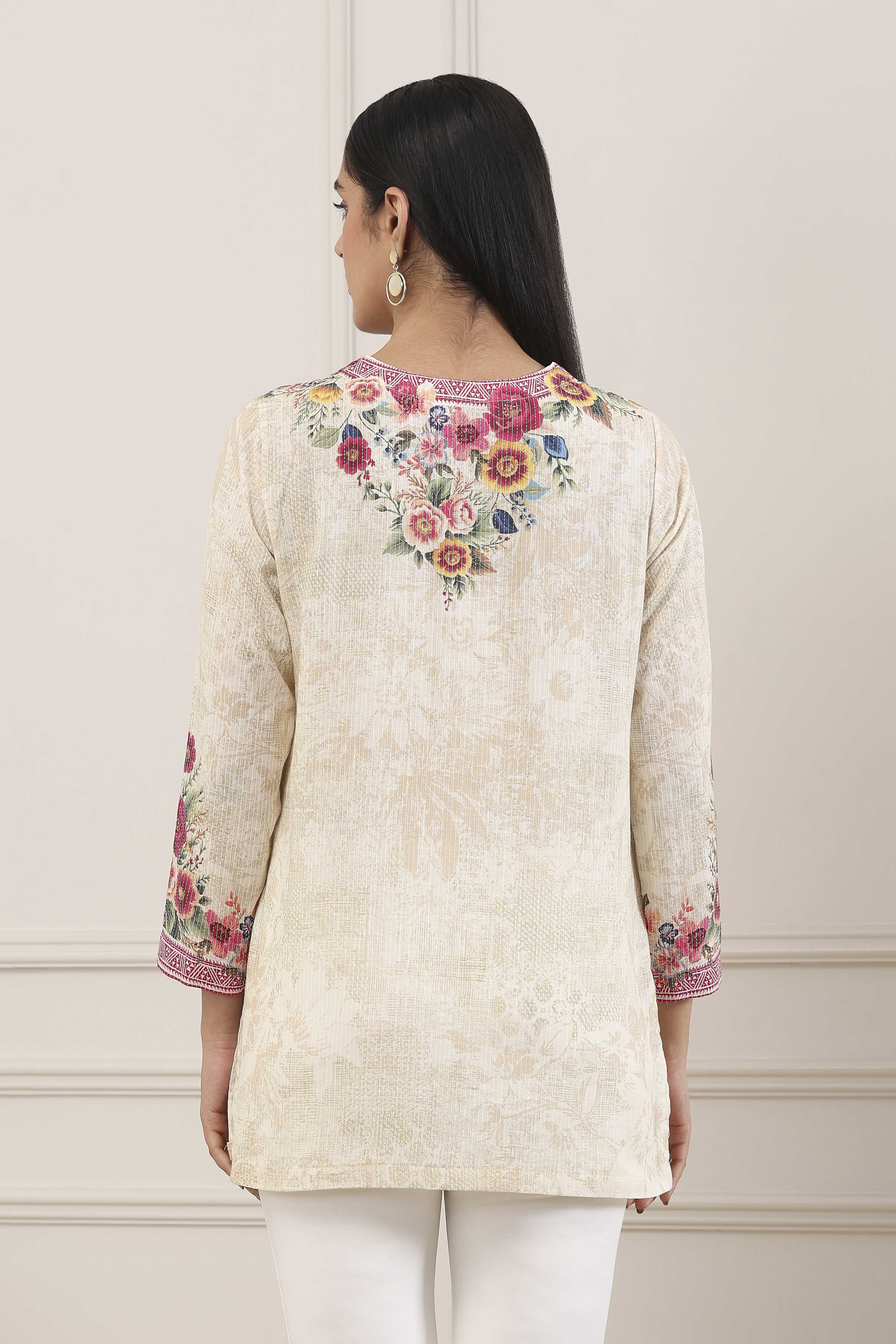 Pink Floral Printed Yoke Straight Kurti image number 3