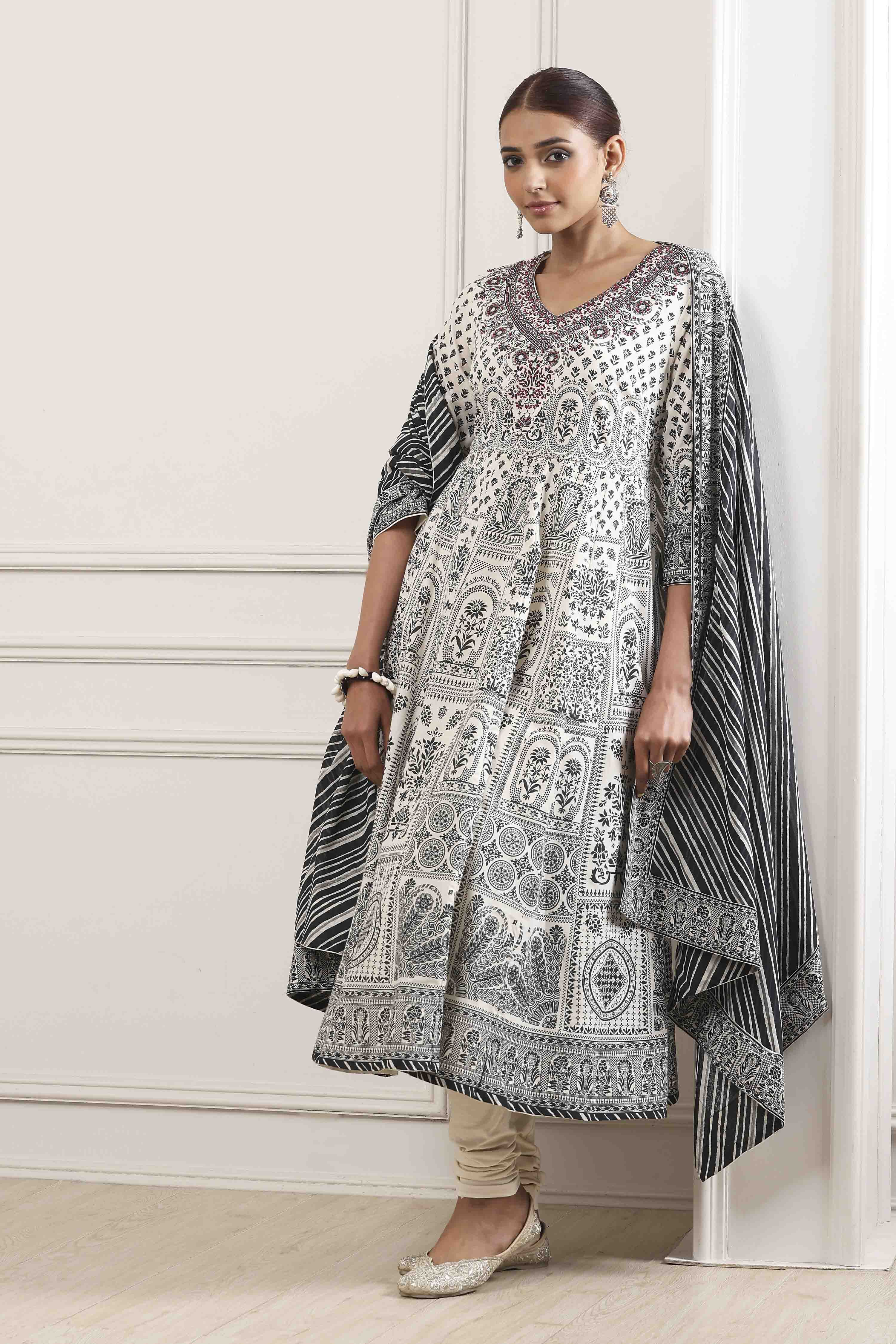 Off-White Cotton Floral Printed Kalidar Suit Set image number 0