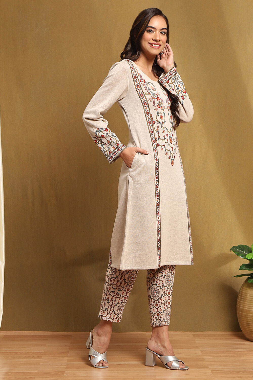 Ivory Jacquard Printed Straight Winter wear Kurta Set image number 5