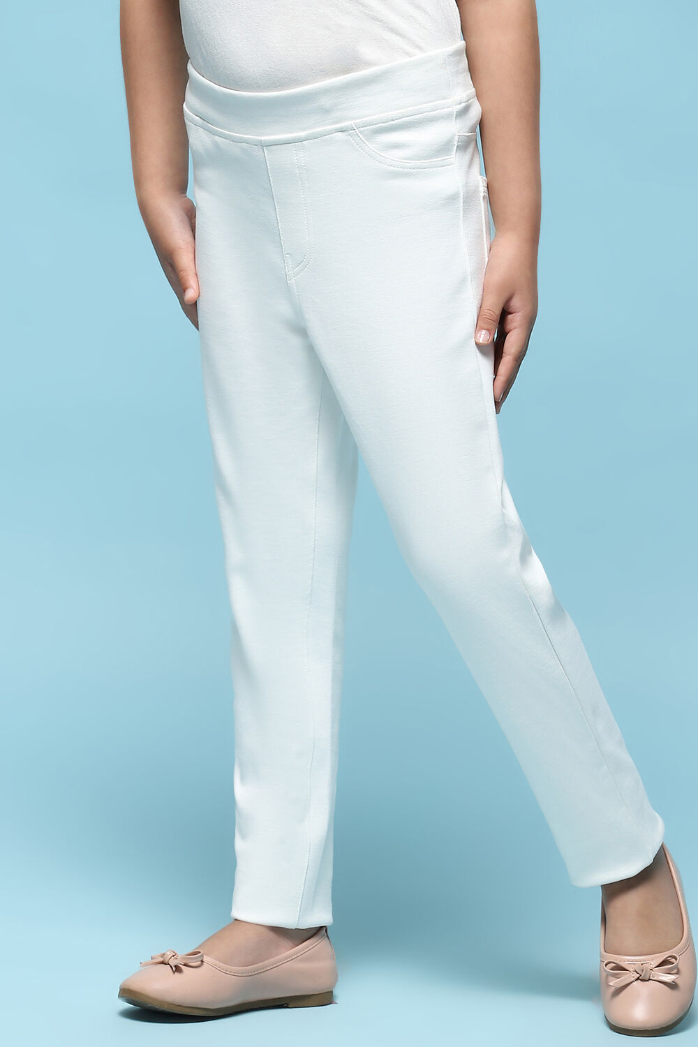 Off-White Cotton Lycra Regular Fit Capri image number 2