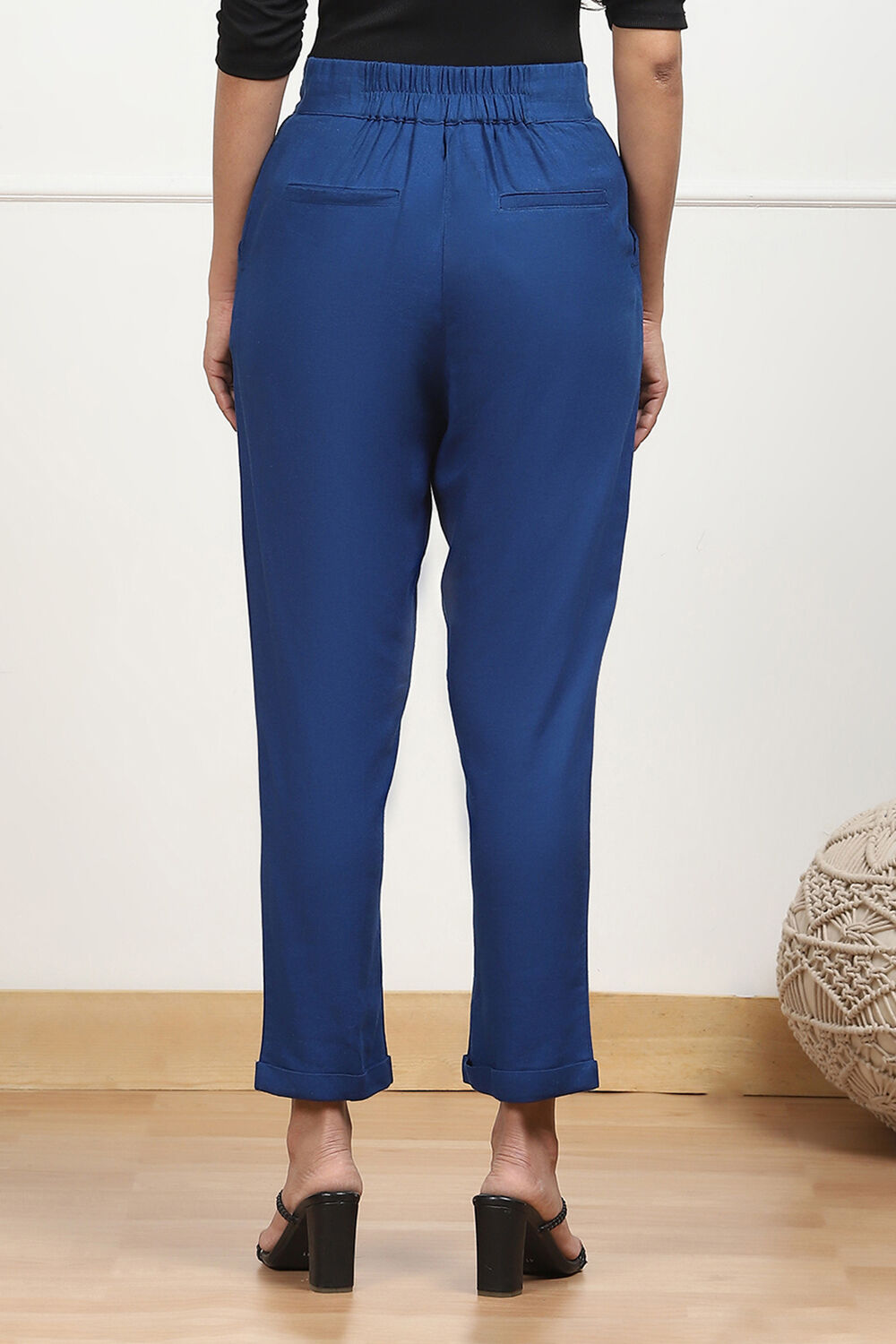 Electric Blue Solid Tapered Relaxed Fit Pants image number 5