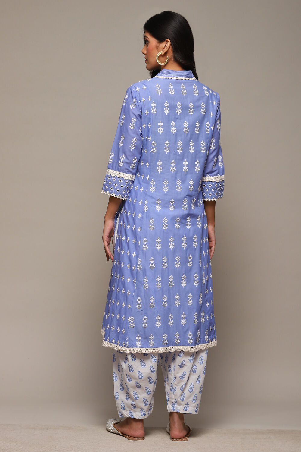 Green Cotton Straight Embroidered Kurta image number 4