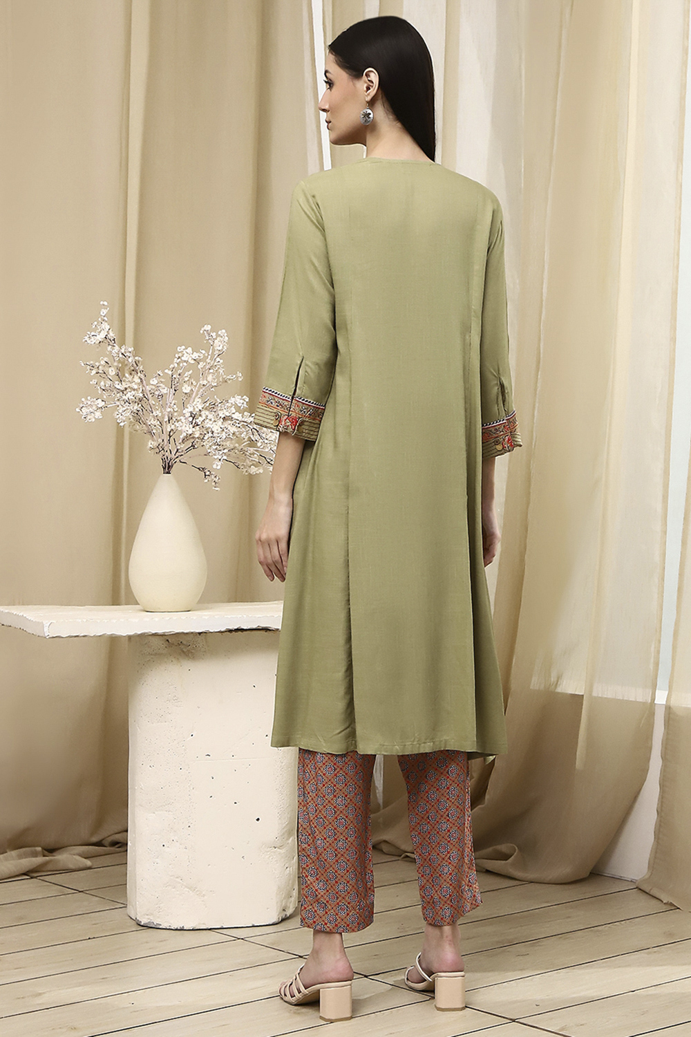 Brown Solid Gathered Straight Suit Set image number 4