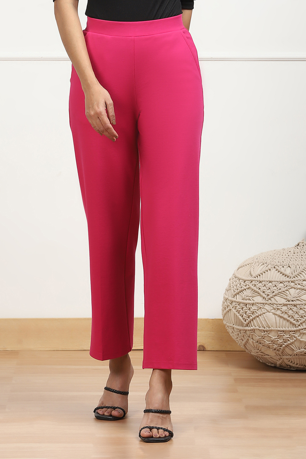 Black Solid Relaxed Fit Pants image number 4