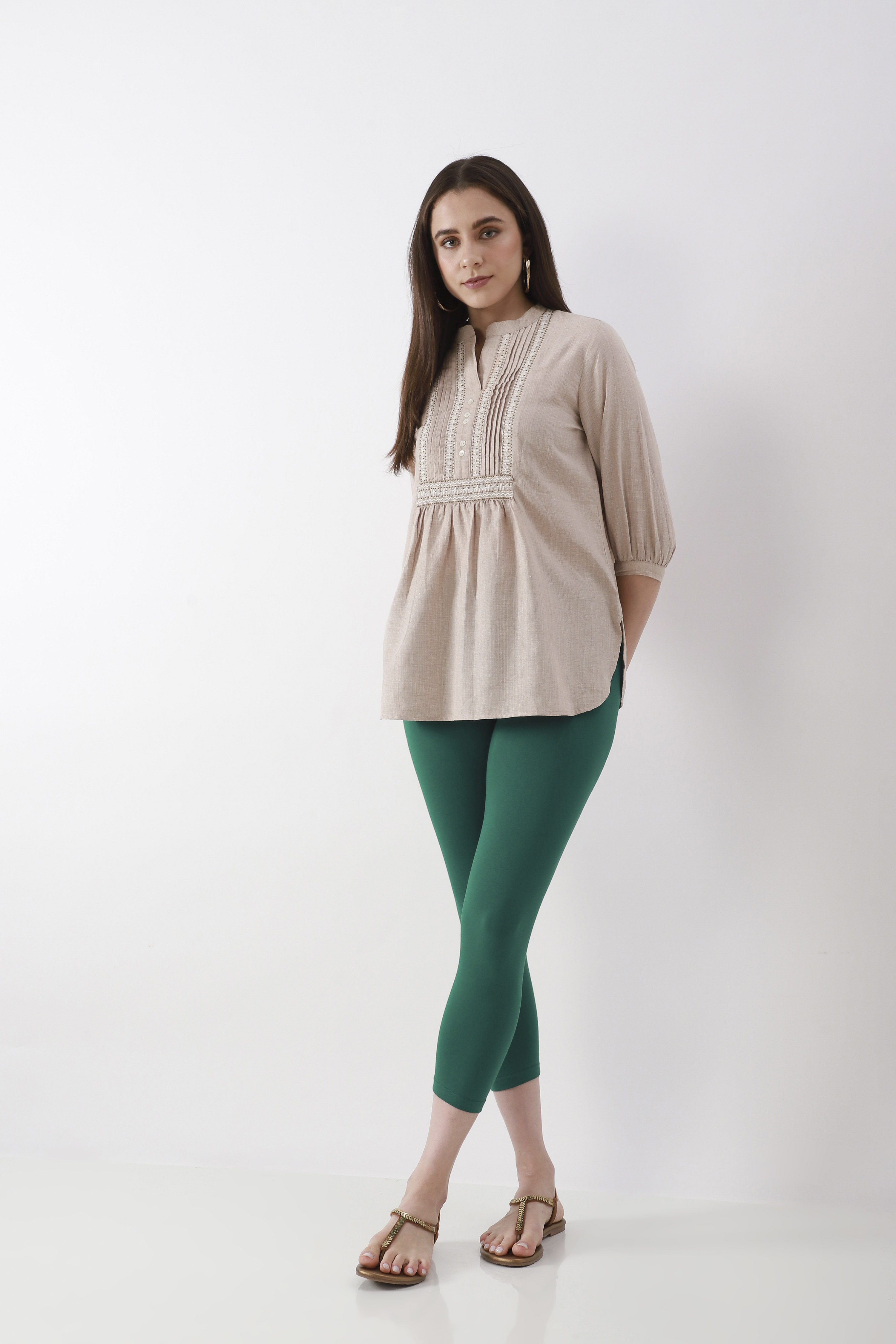 Maroon Cotton Lycra Solid Fitted Cropped Leggings image number 0
