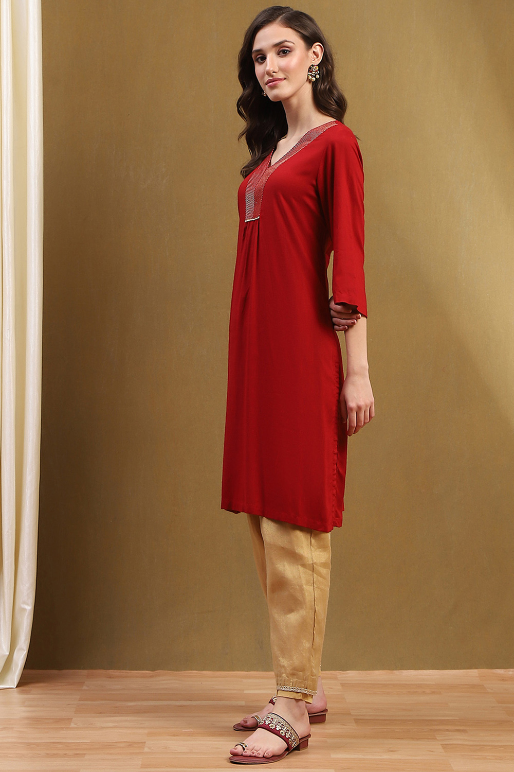 Black Solid Gathered Straight Kurta image number 2