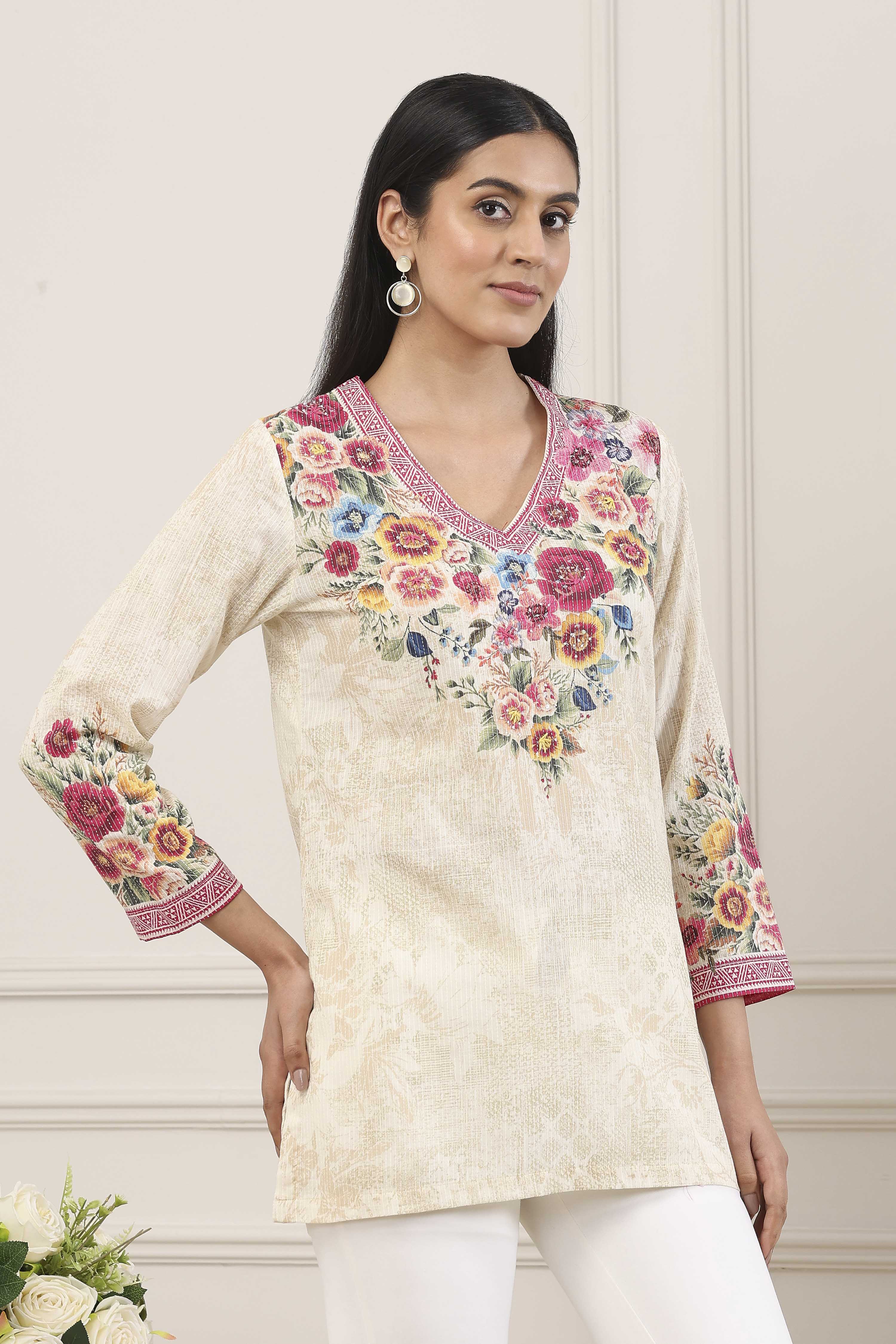 Pink Floral Printed Yoke Straight Kurti image number 4