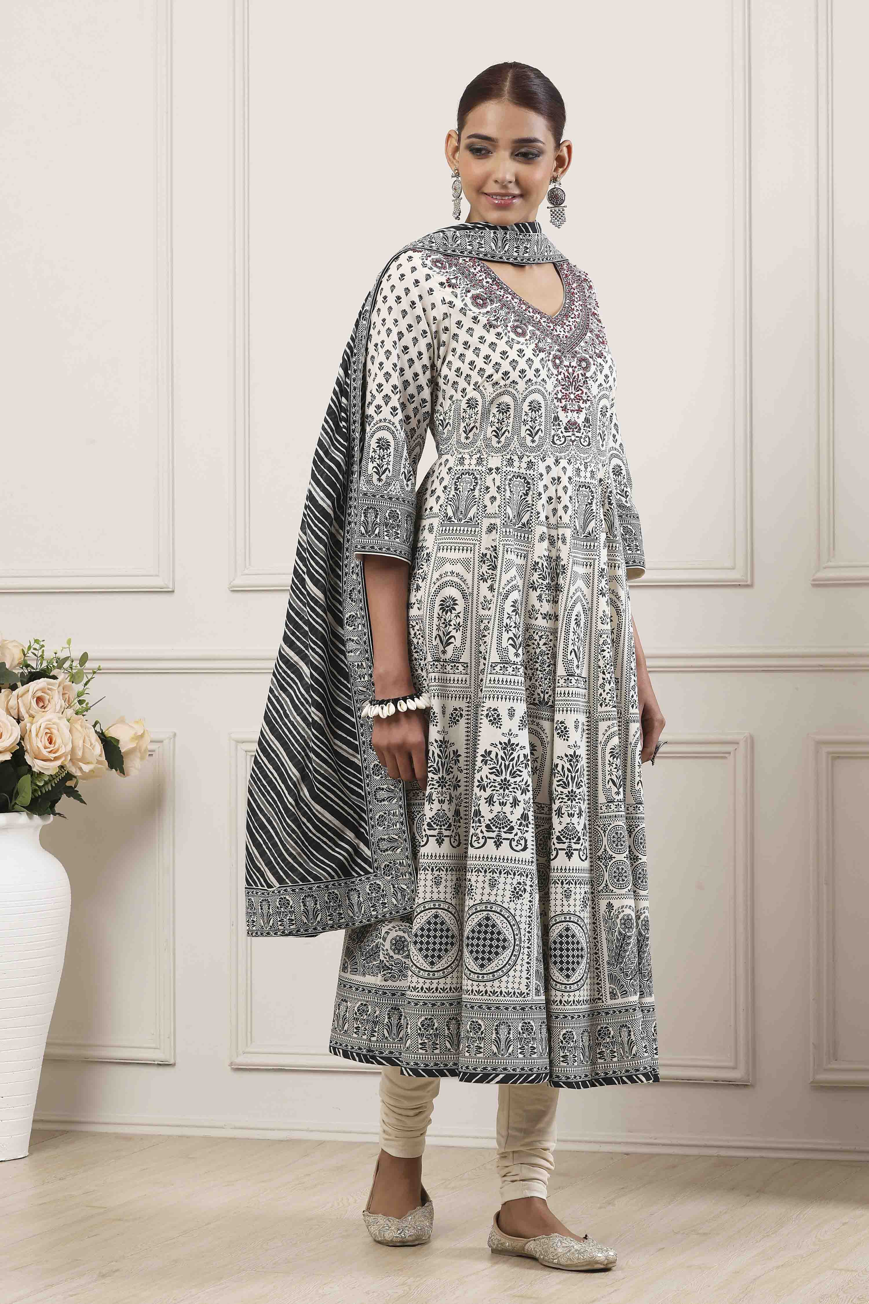 Off-White Cotton Floral Printed Kalidar Suit Set image number 5