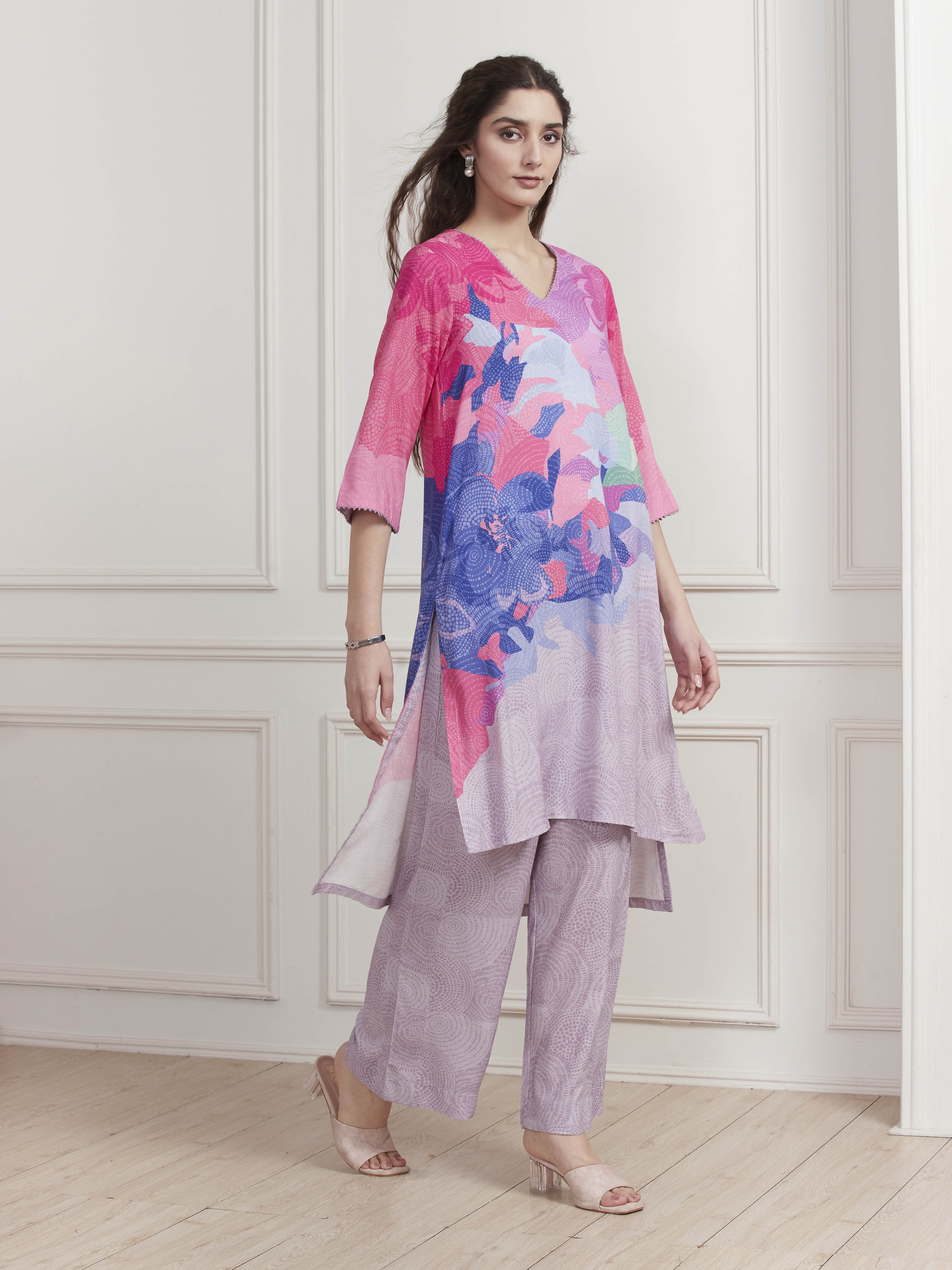 Green Abstract Printed Straight Suit Set image number 5