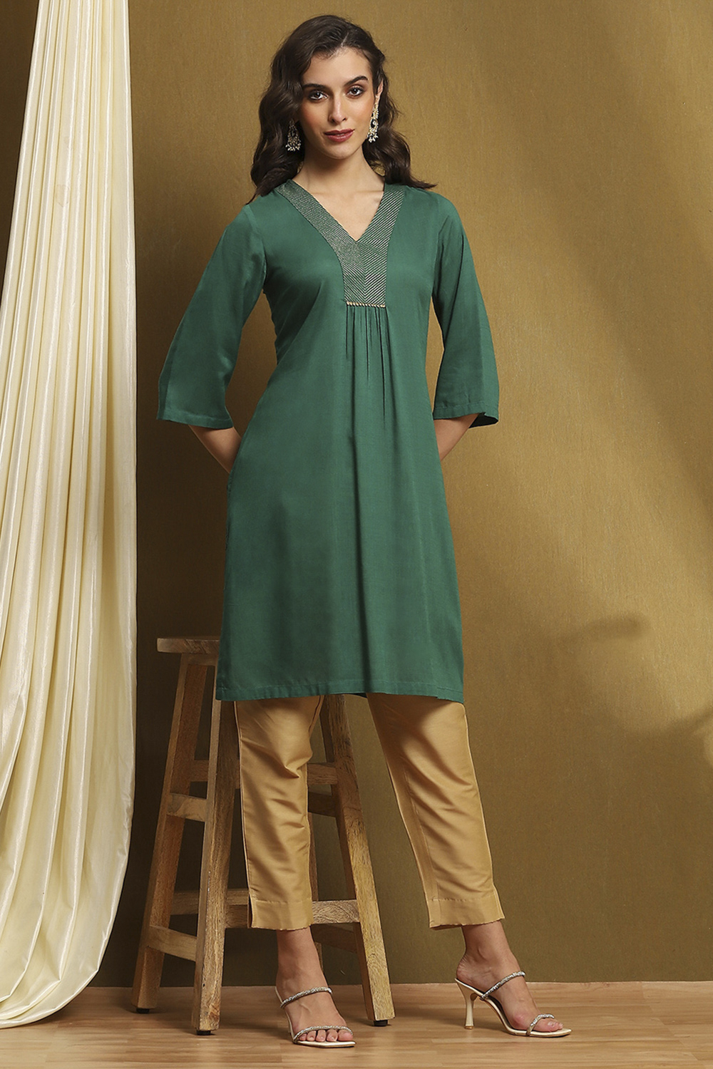 Black Solid Gathered Straight Kurta image number 0