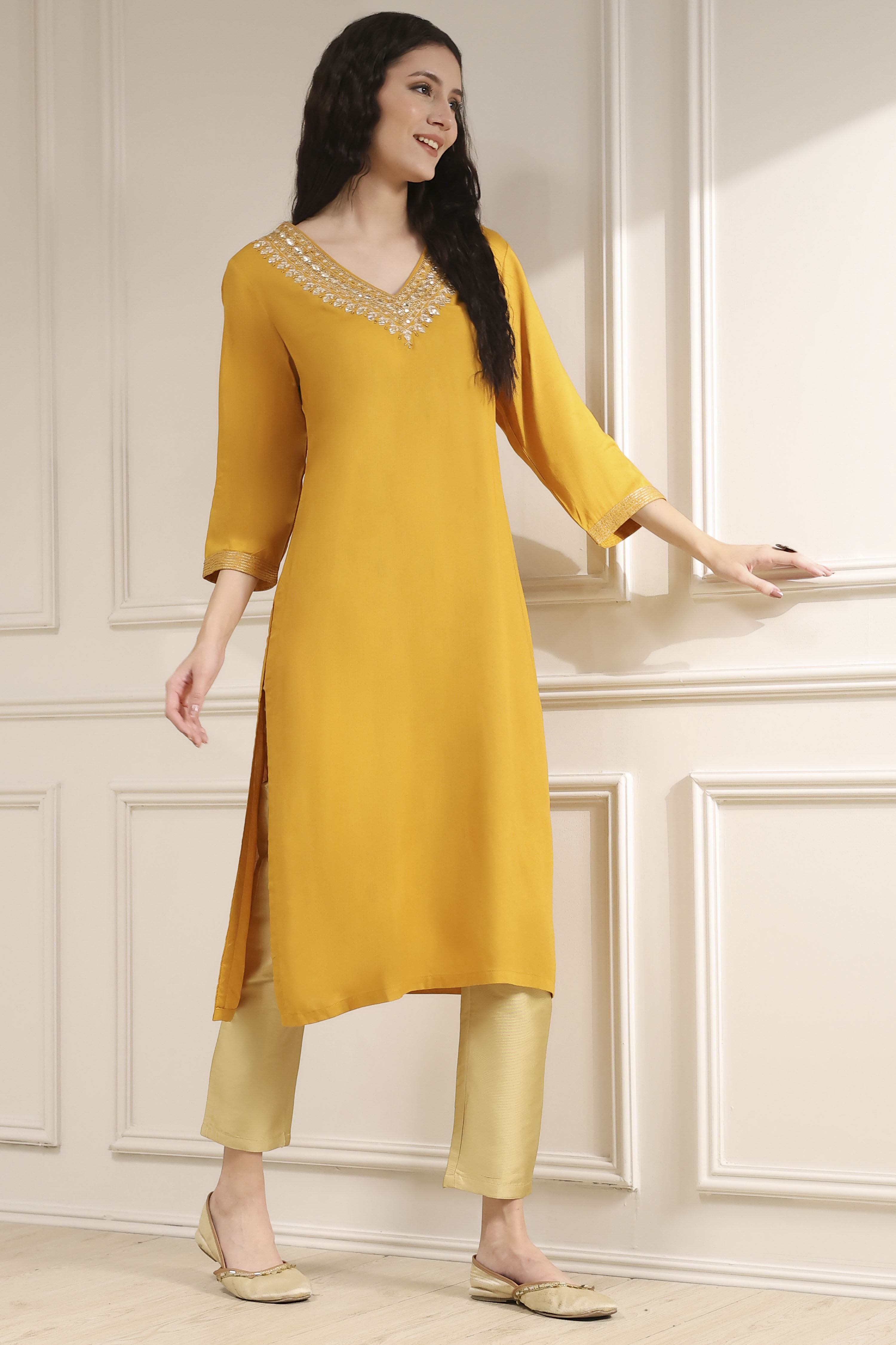 Red Solid Straight Kurta image number 4