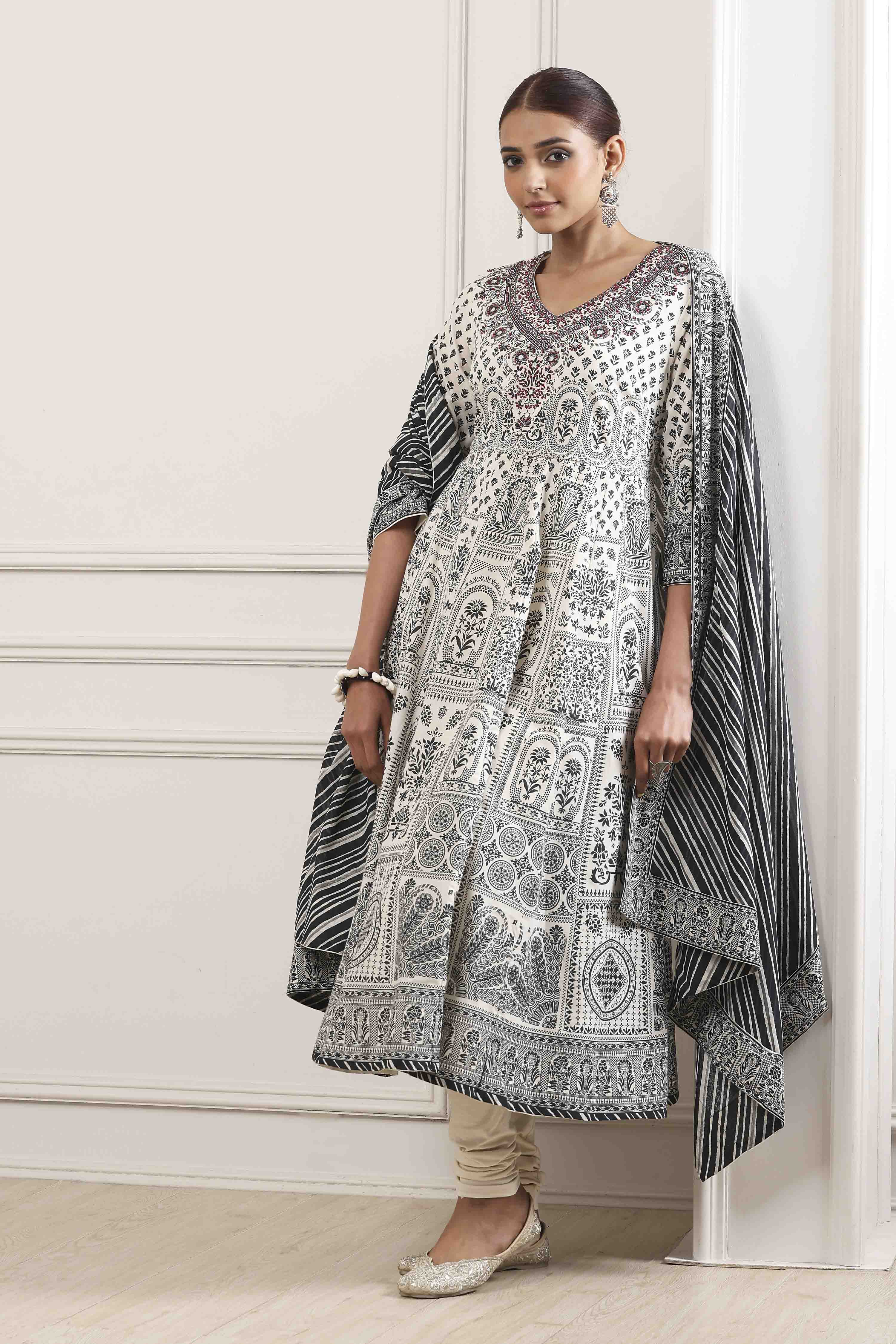 Off-White Cotton Floral Printed Kalidar Suit Set image number 0