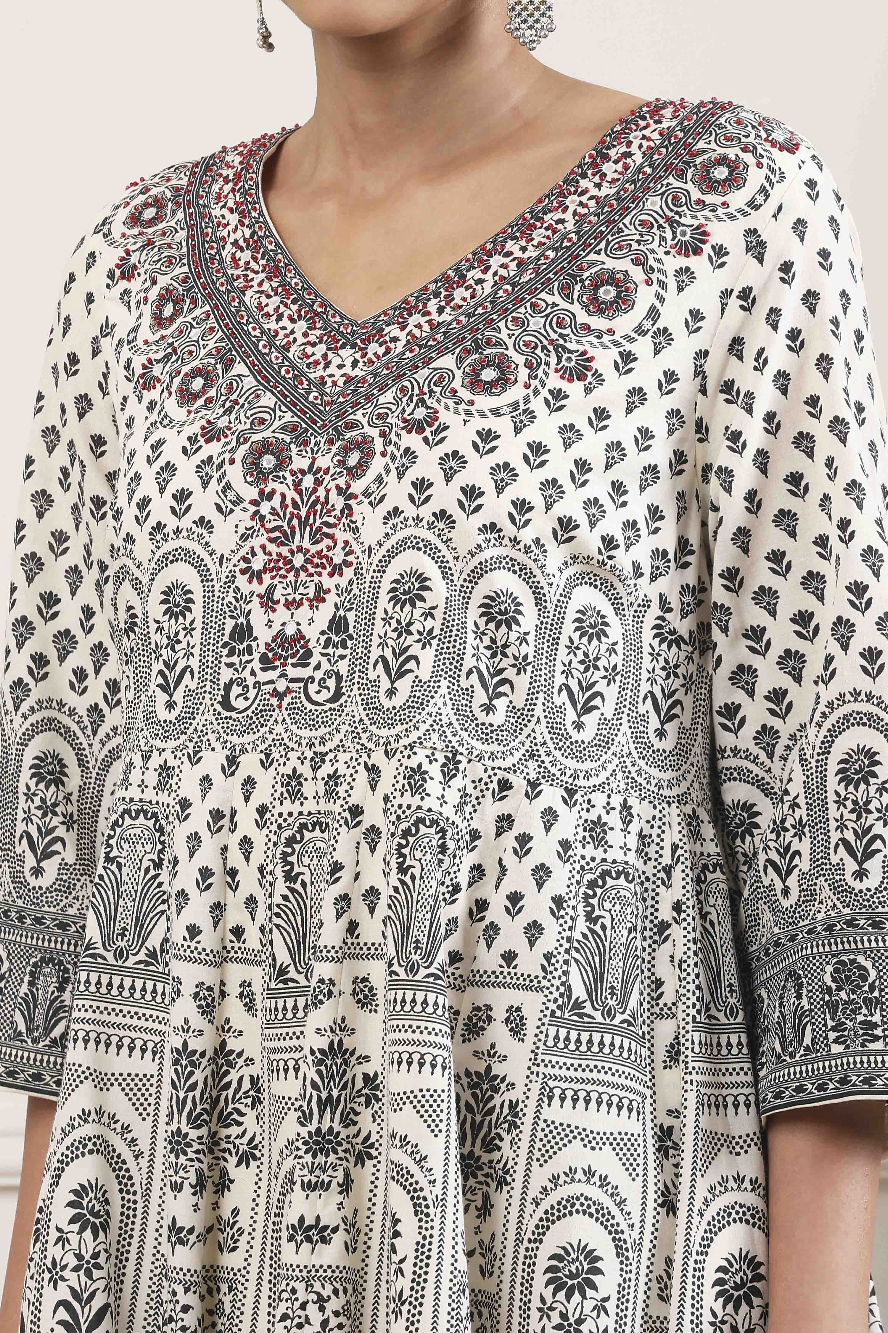 Off-White Cotton Floral Printed Kalidar Suit Set image number 1