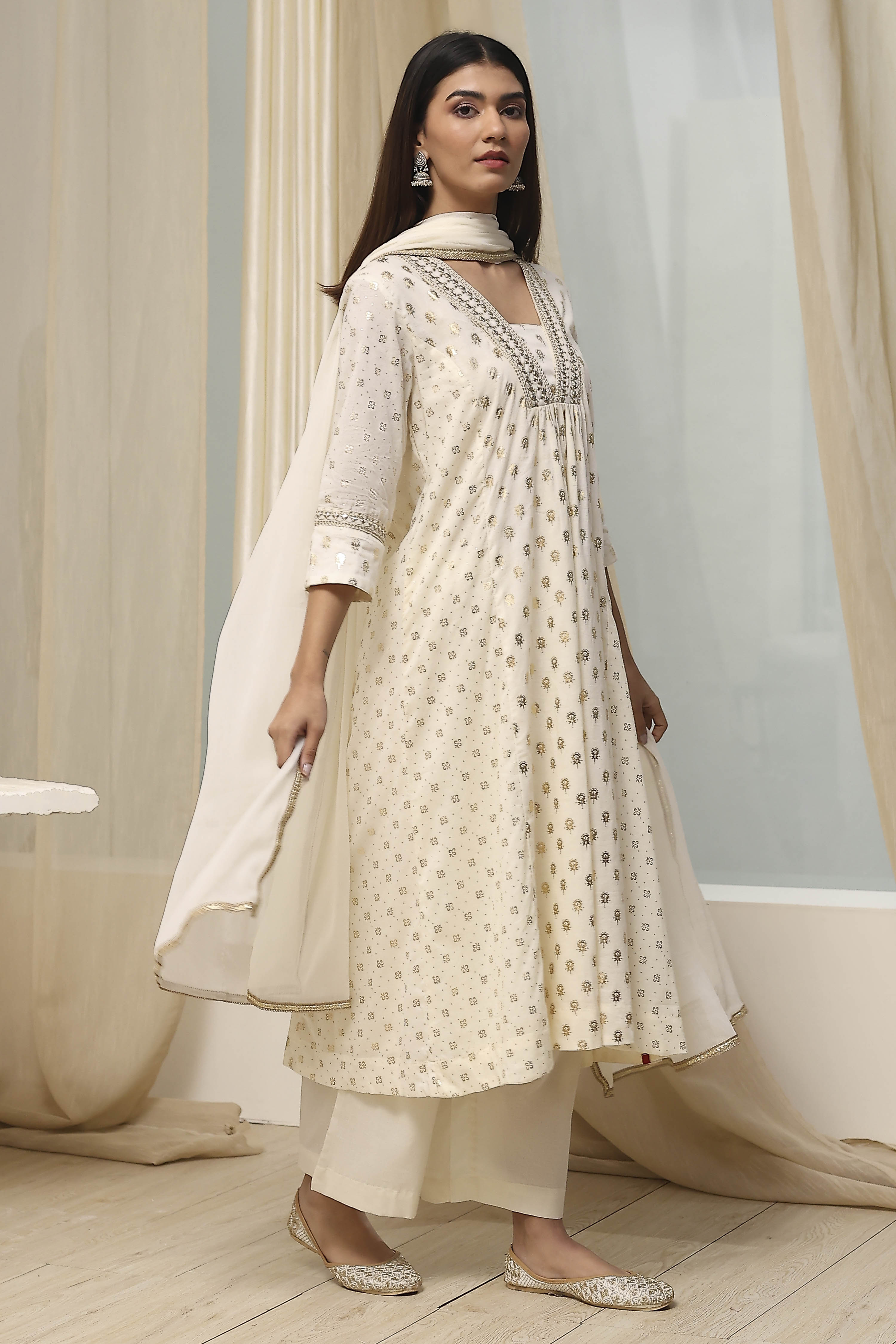 Off-White Cotton Printed Gathered Suit Set image number 5