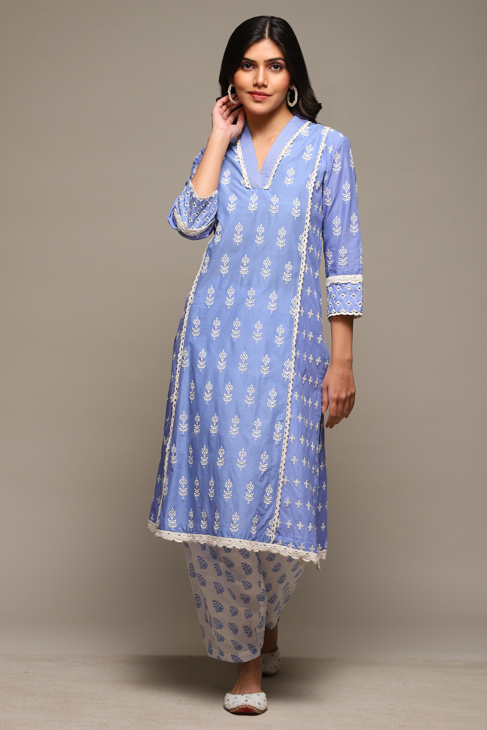 Green Cotton Straight Embroidered Kurta image number 5