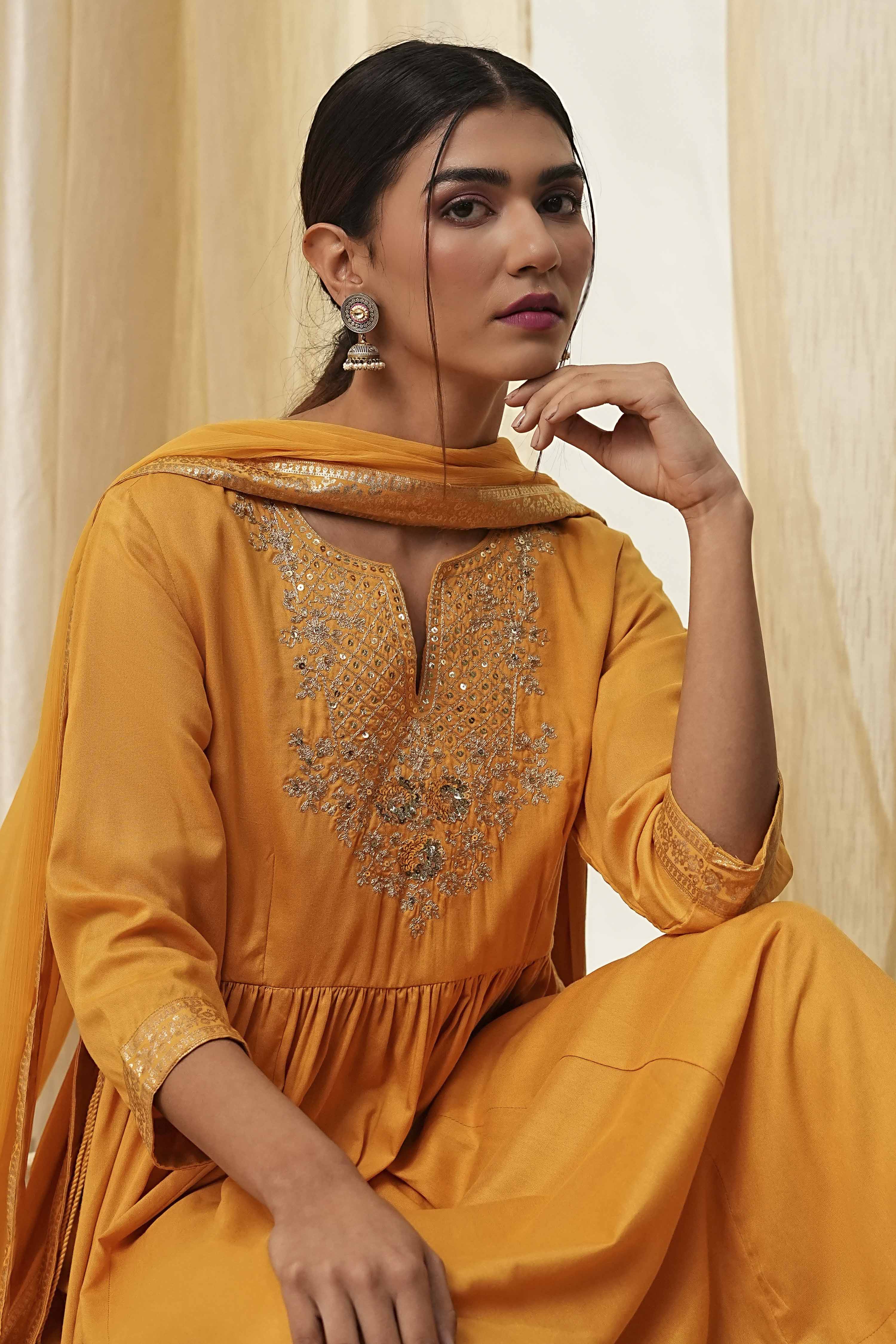 Cream-Colored Viscose Embellished Gathered Suit Set image number 1