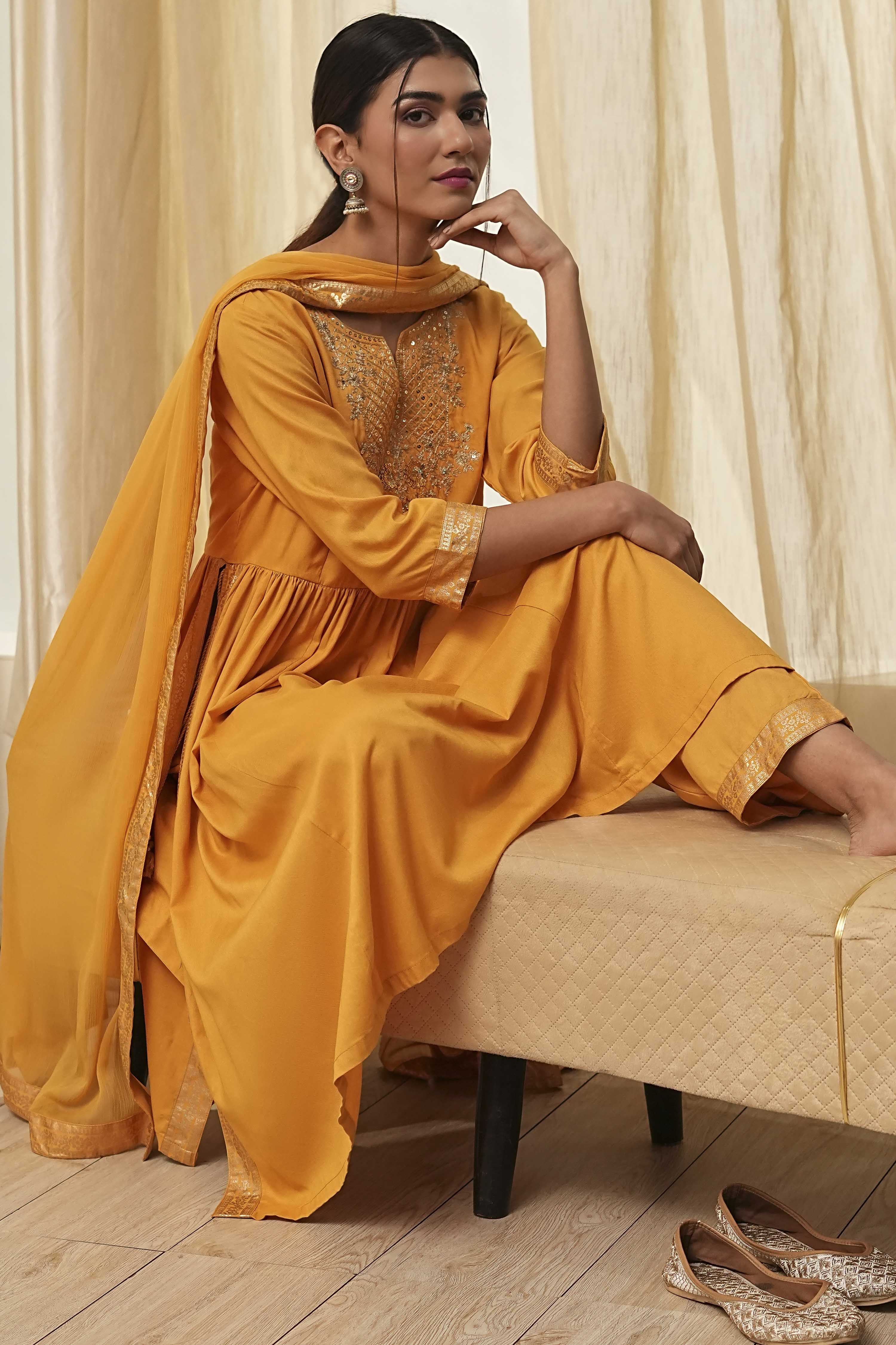 Cream-Colored Viscose Embellished Gathered Suit Set image number 0
