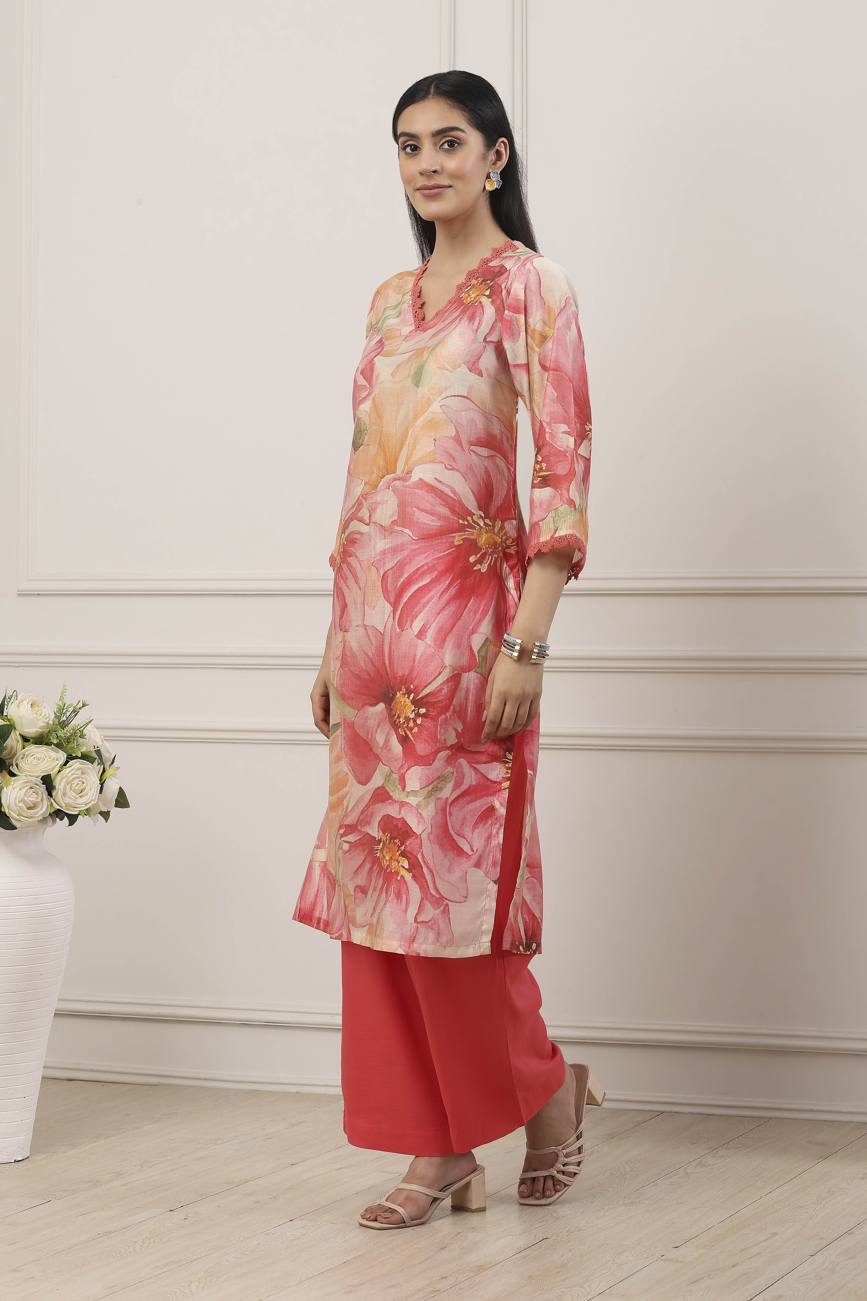 Pink Floral Print Lace Trim Straight Suit Set image number 3