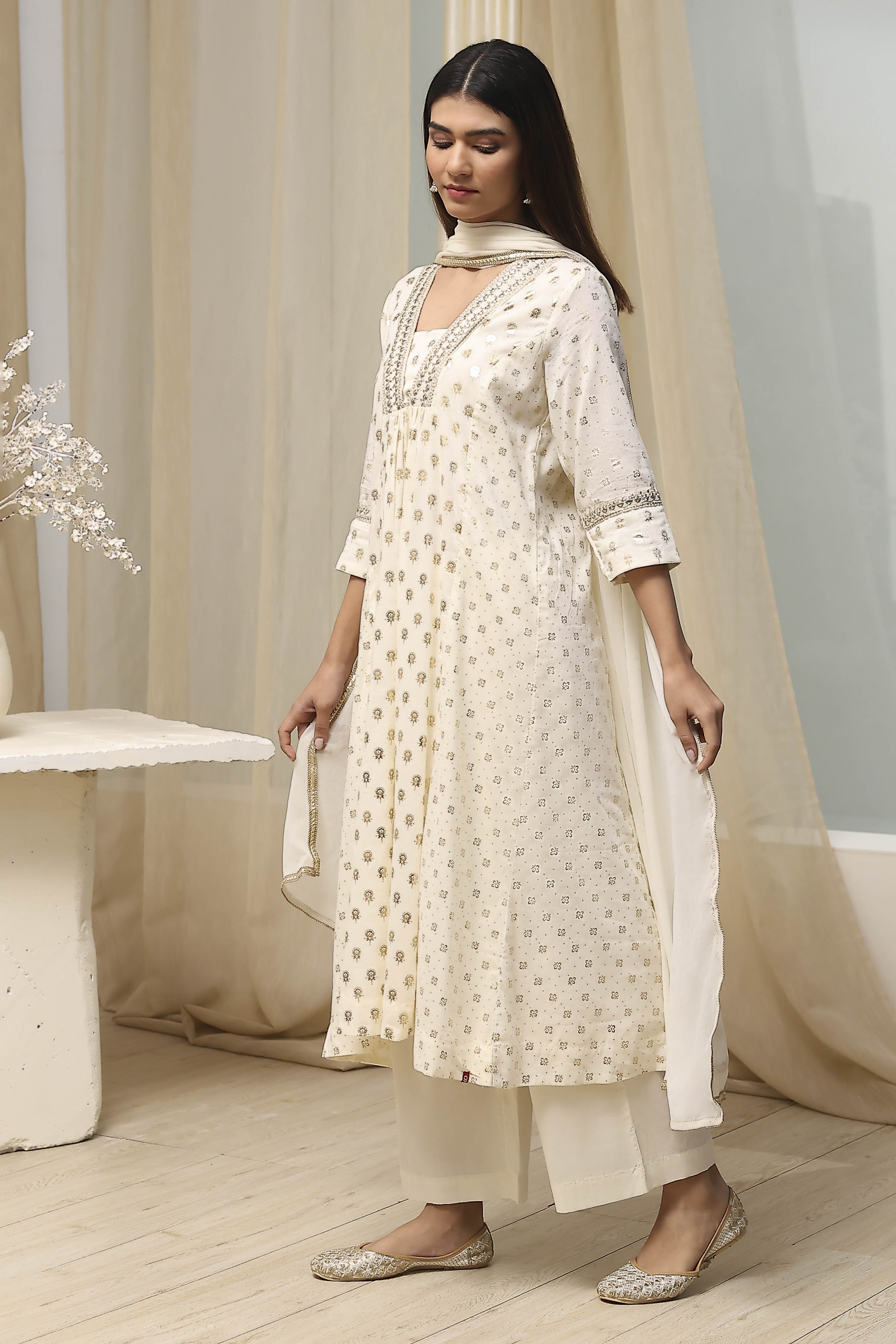 Off-White Cotton Printed Gathered Suit Set image number 3