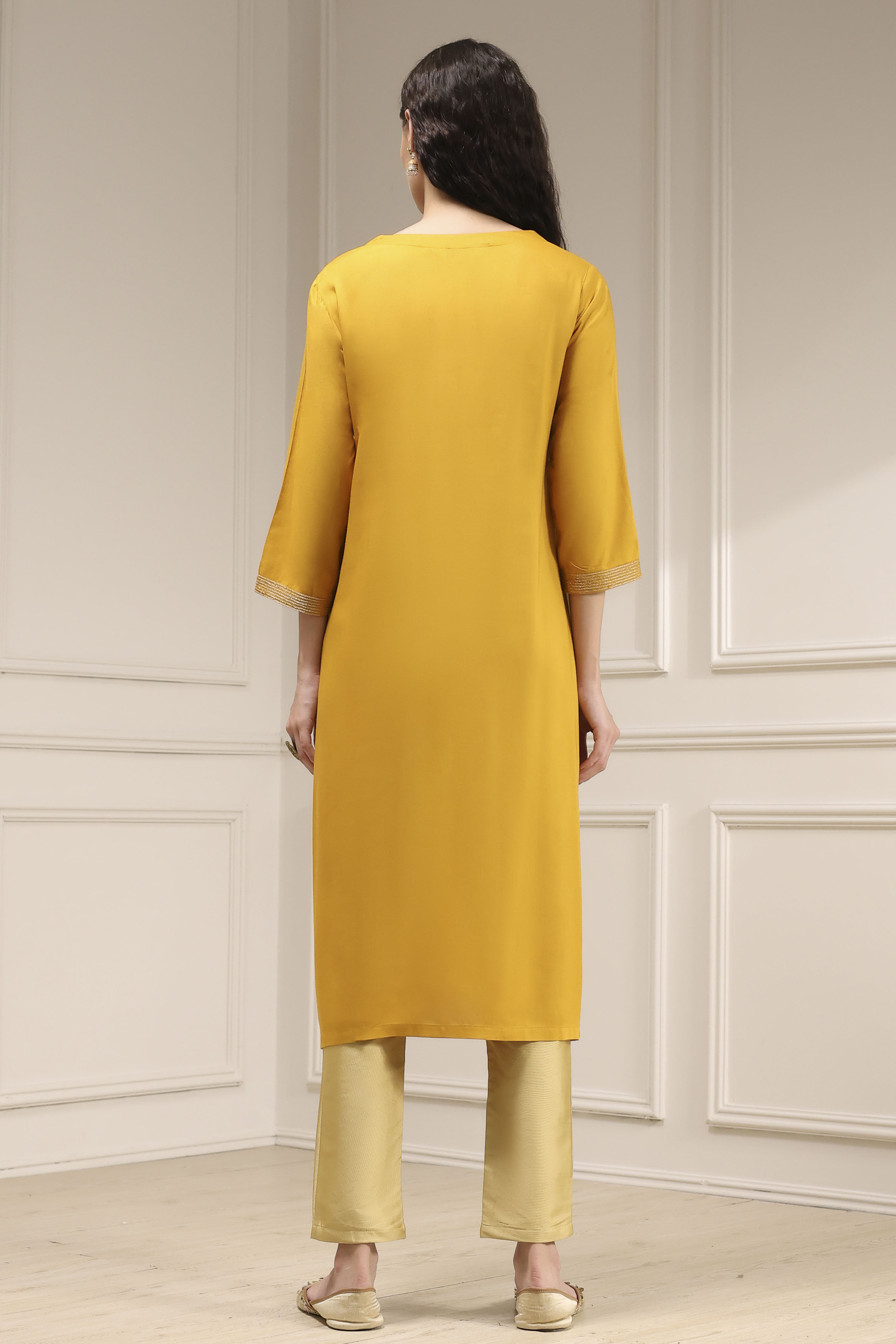 Red Solid Straight Kurta image number 3