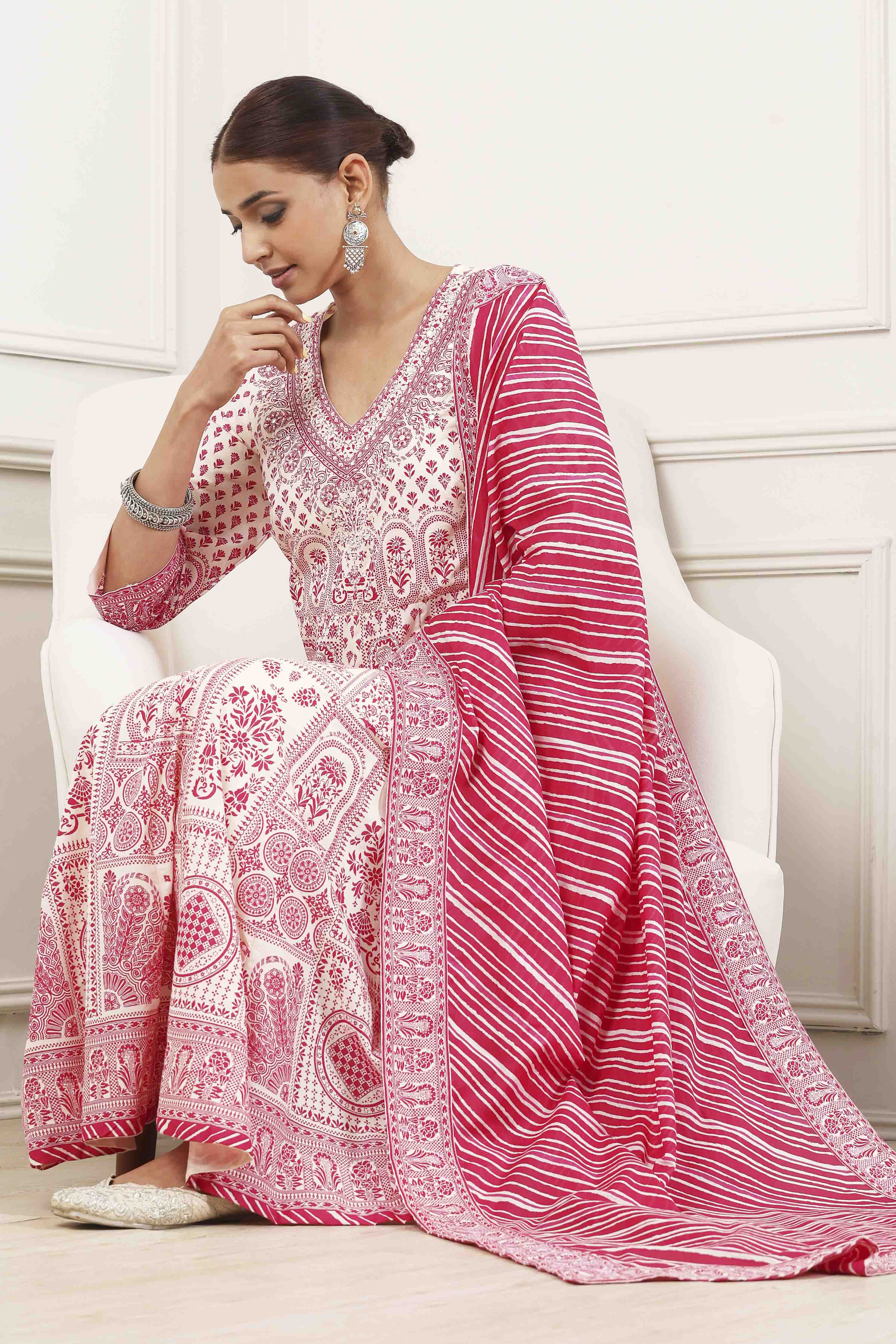 Off-White Cotton Floral Printed Kalidar Suit Set image number 6
