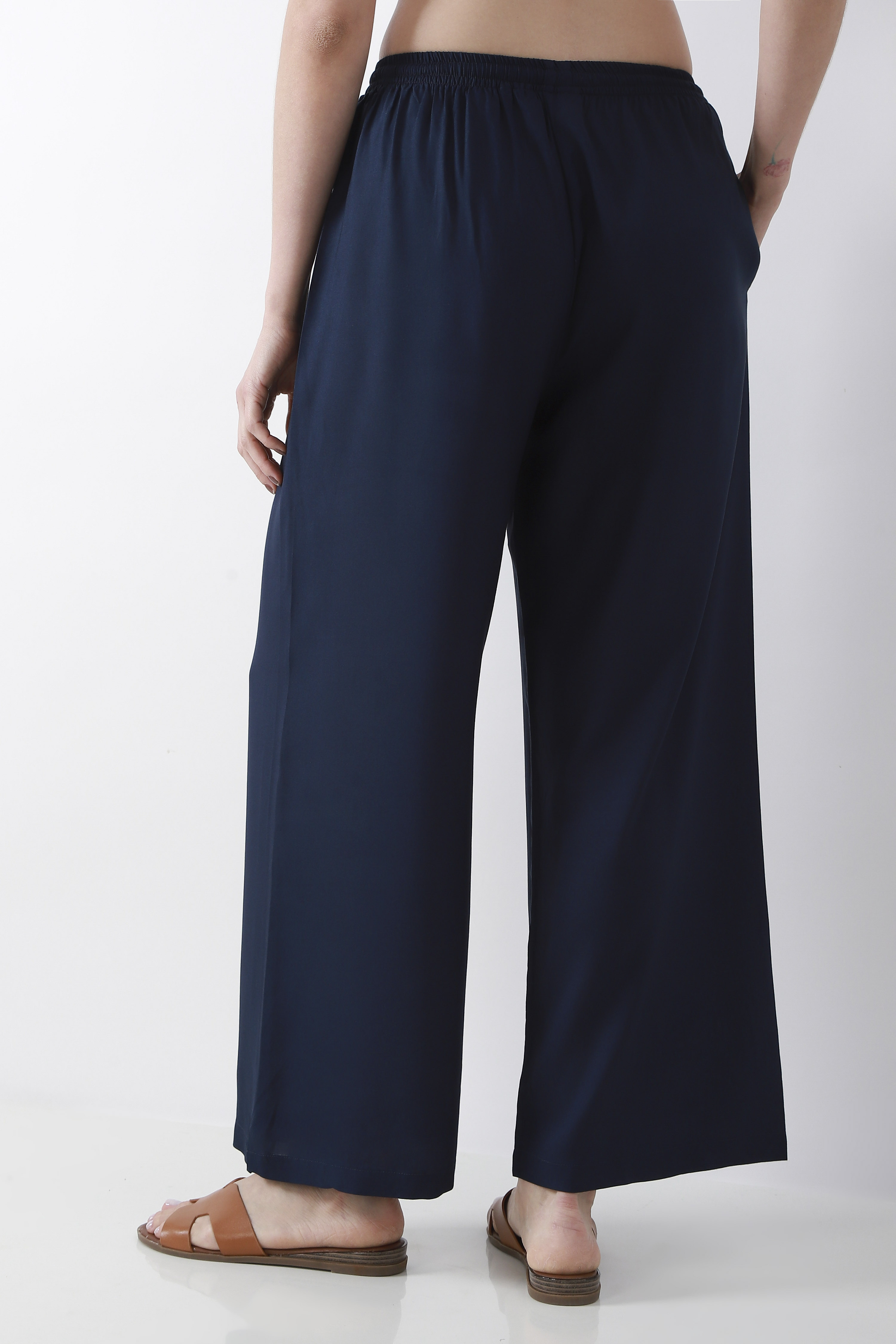 Green Solid Straight Palazzos image number 5
