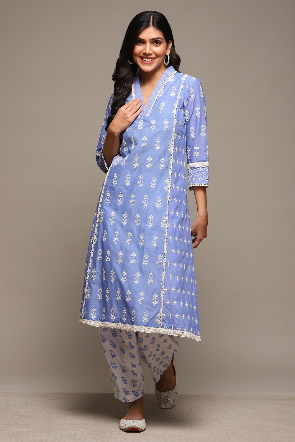 Green Cotton Straight Embroidered Kurta image number 0