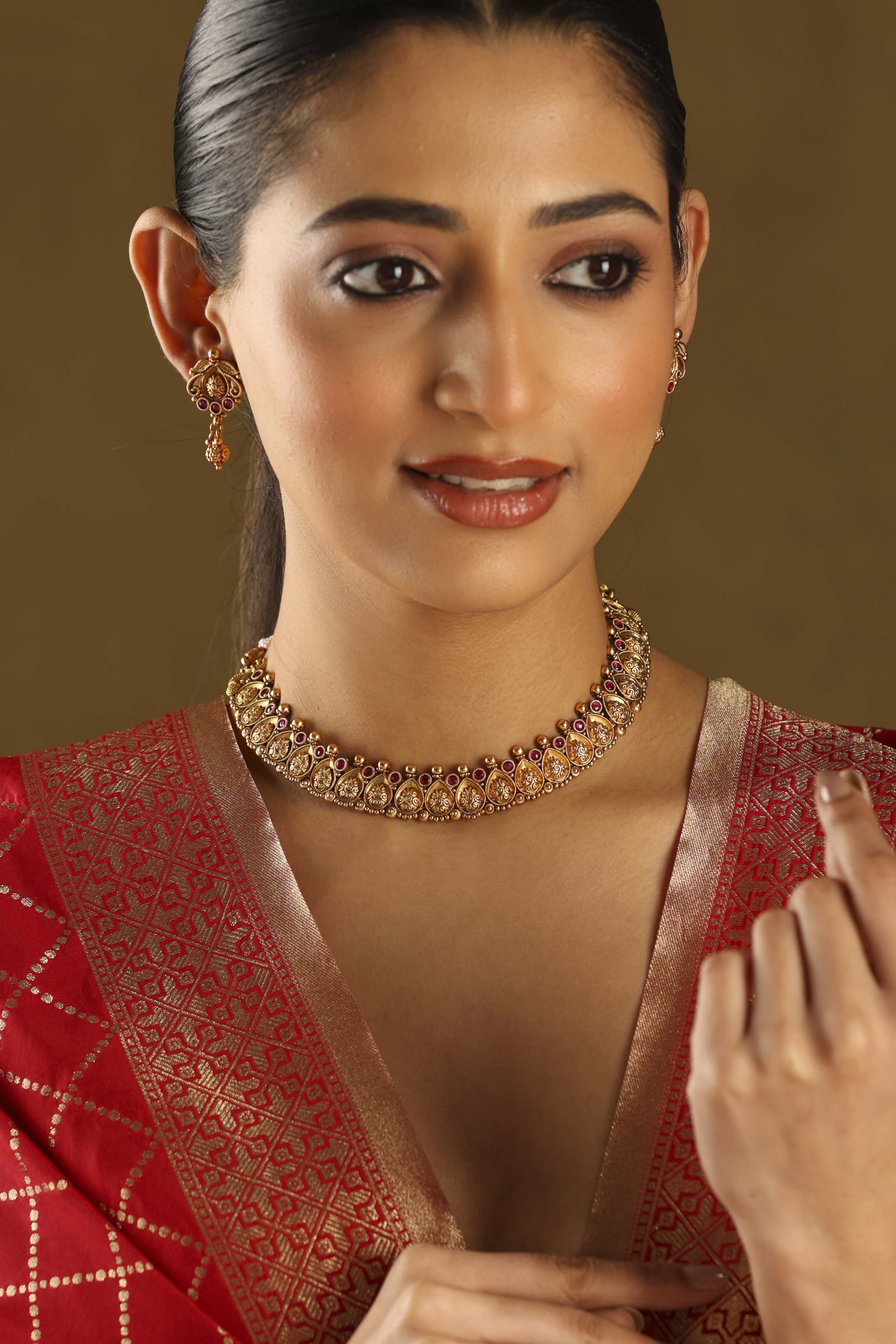 Gold Plated Brass Studded Necklace Set image number 3
