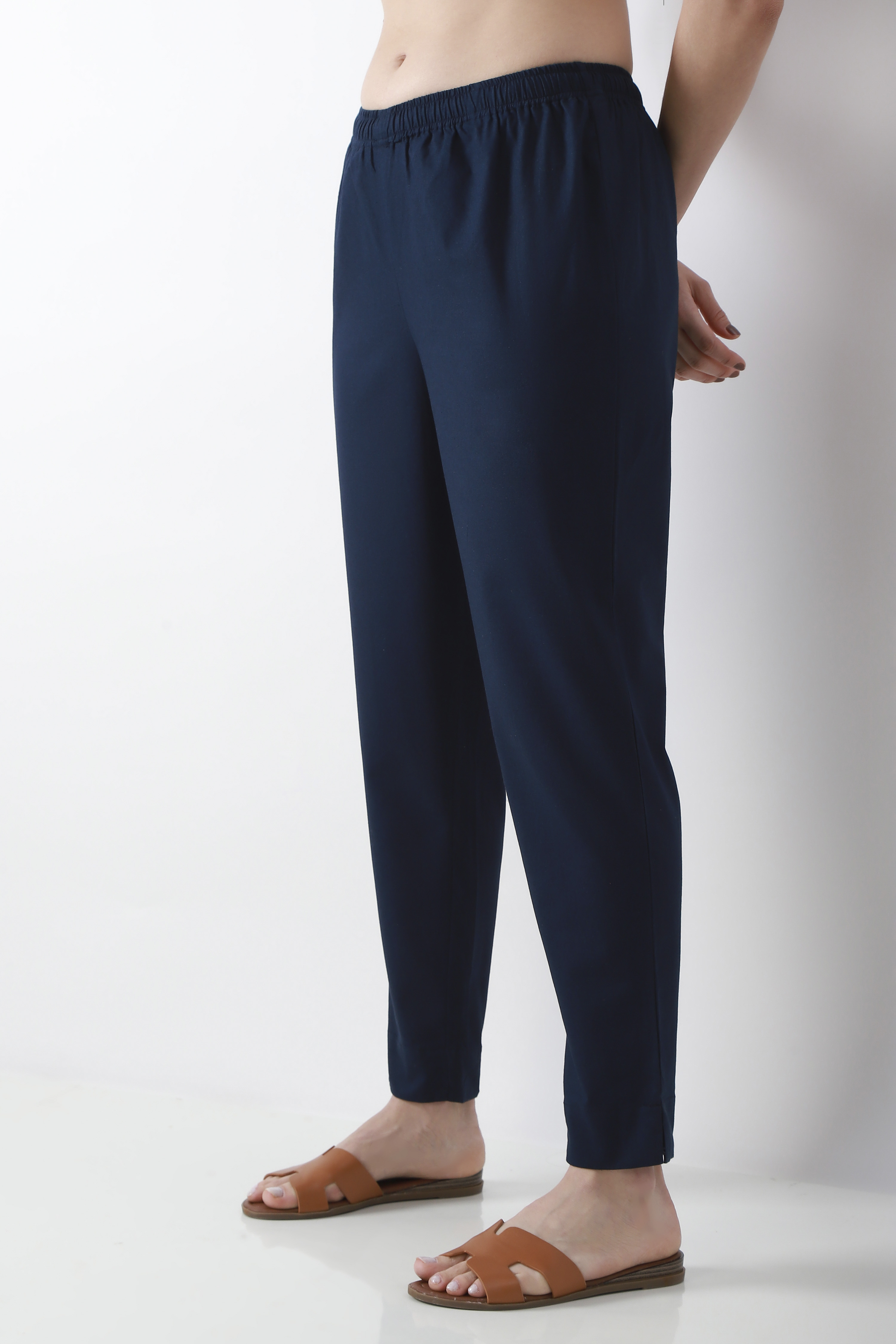 Bottle Green Cotton Solid Fitted Pants image number 2