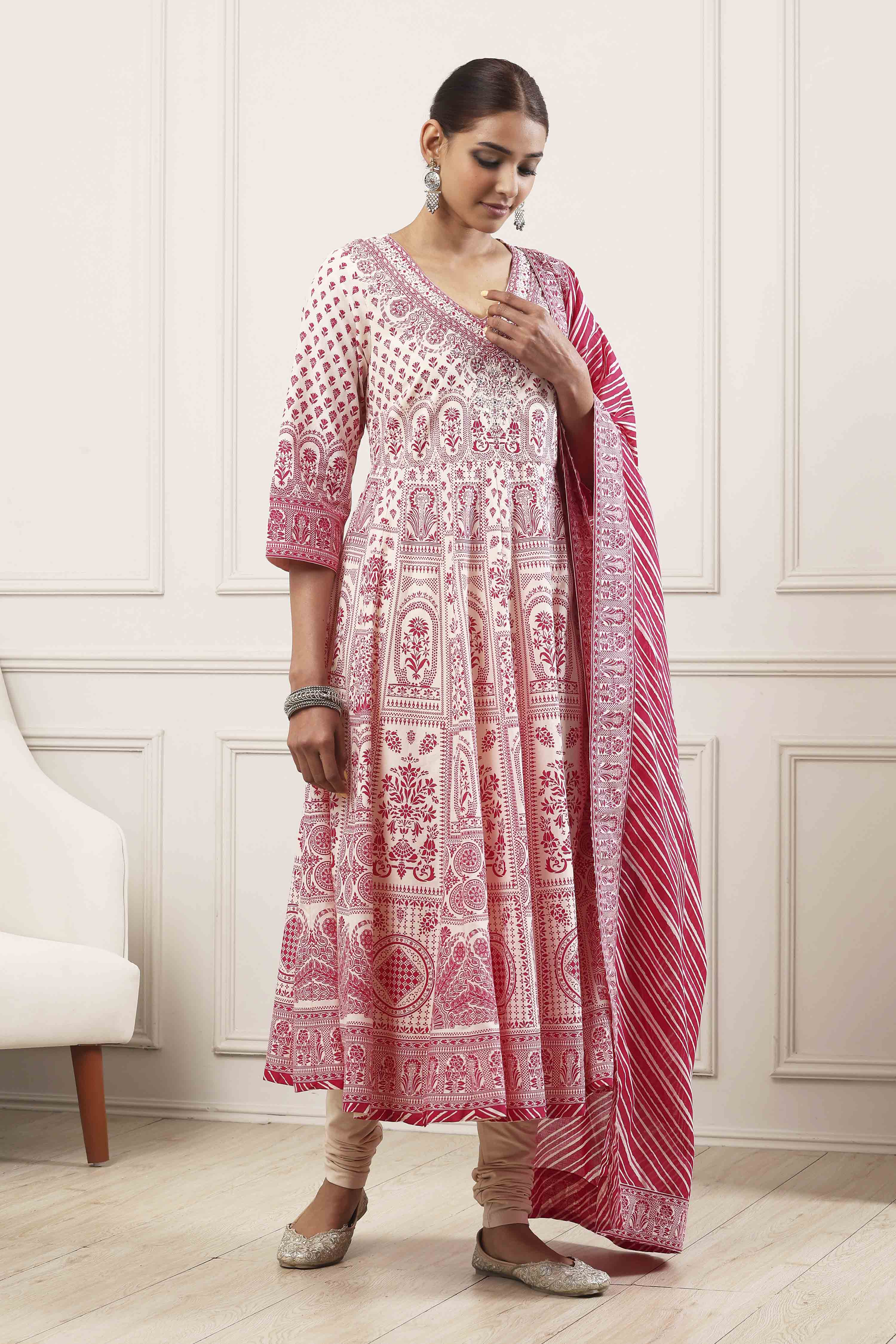 Off-White Cotton Floral Printed Kalidar Suit Set image number 5