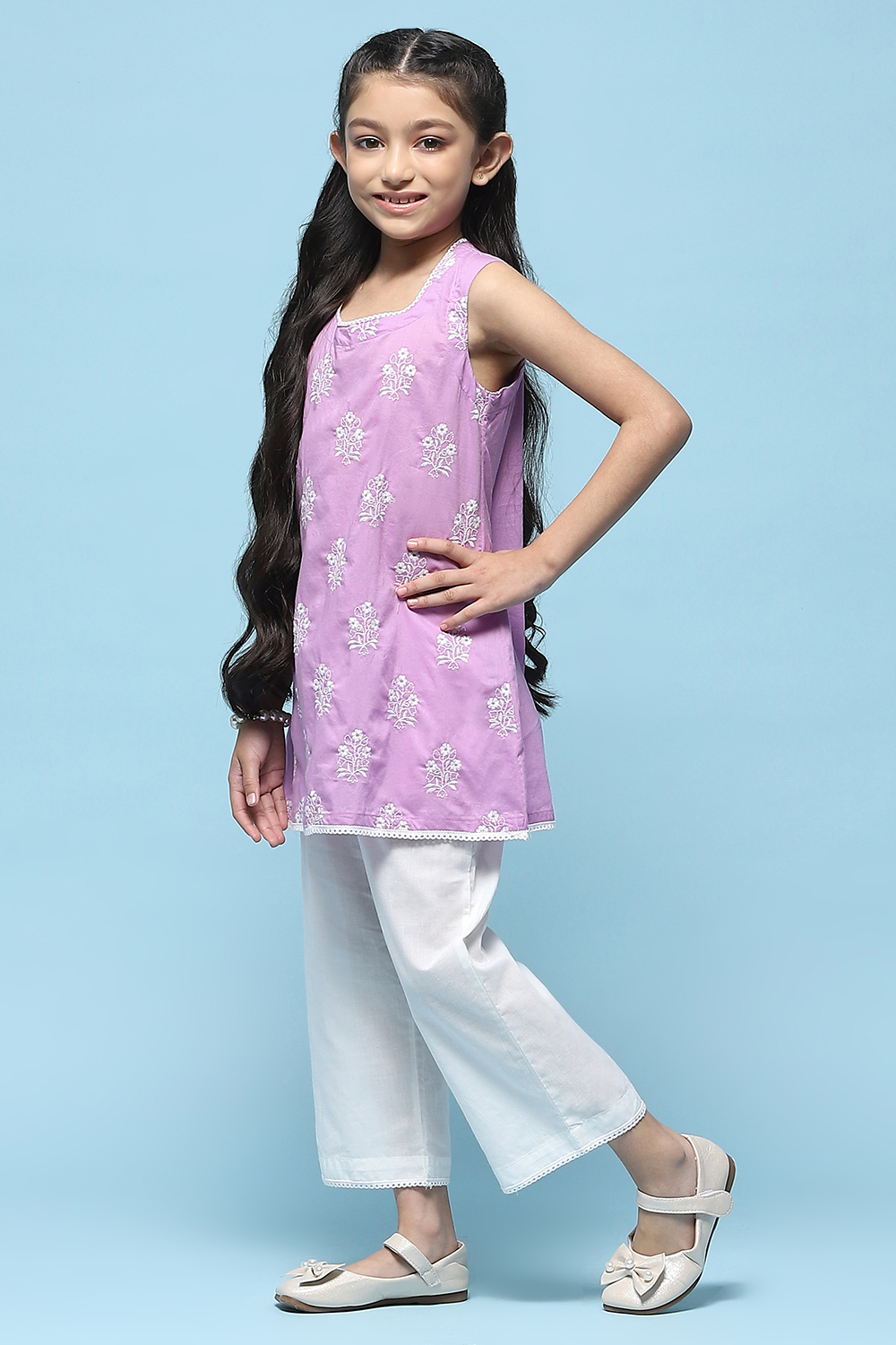 Purple Schiffli Cotton Kurta With Cropped Palazzo image number 3