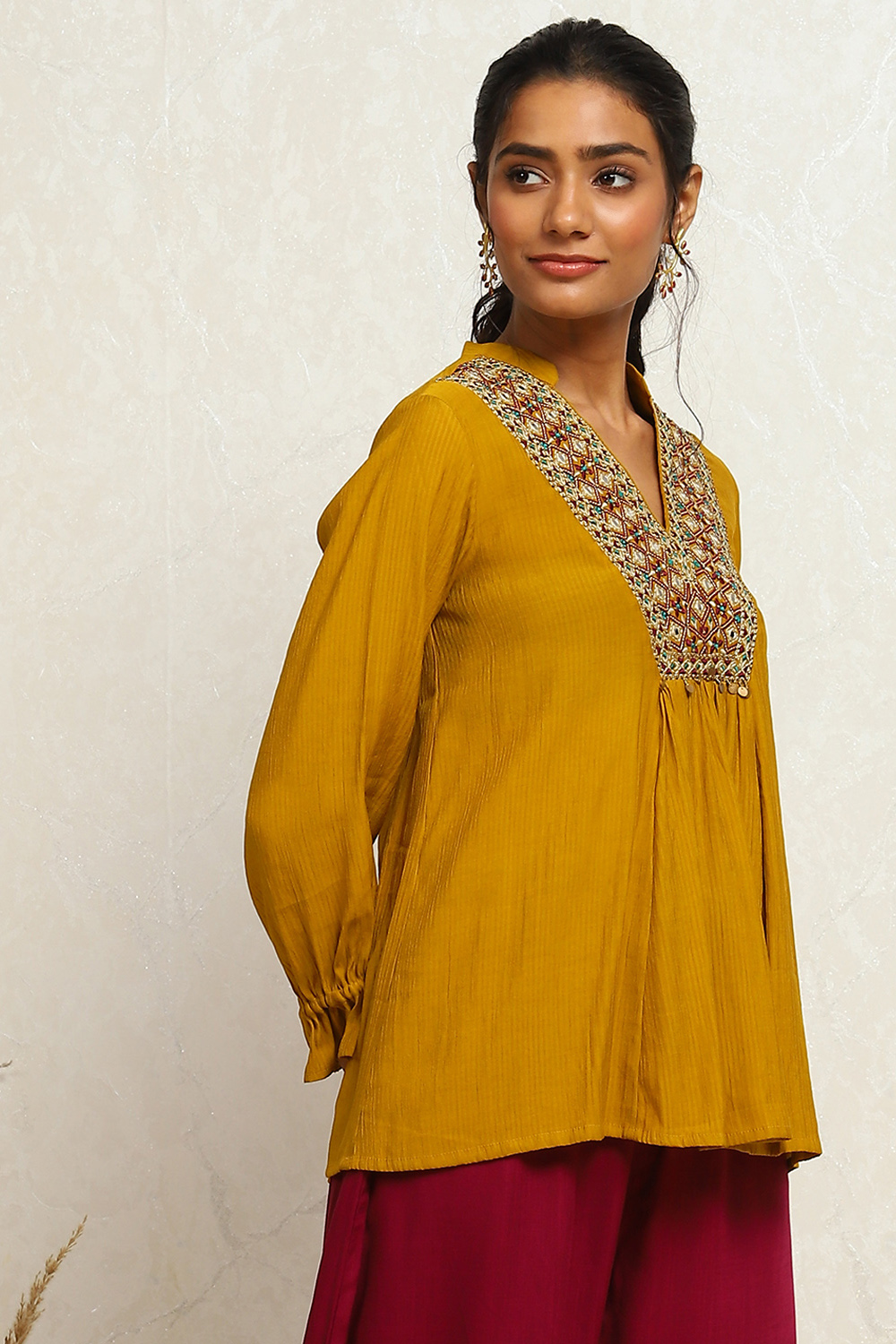 Black Embroidered A-Line Kurti image number 4