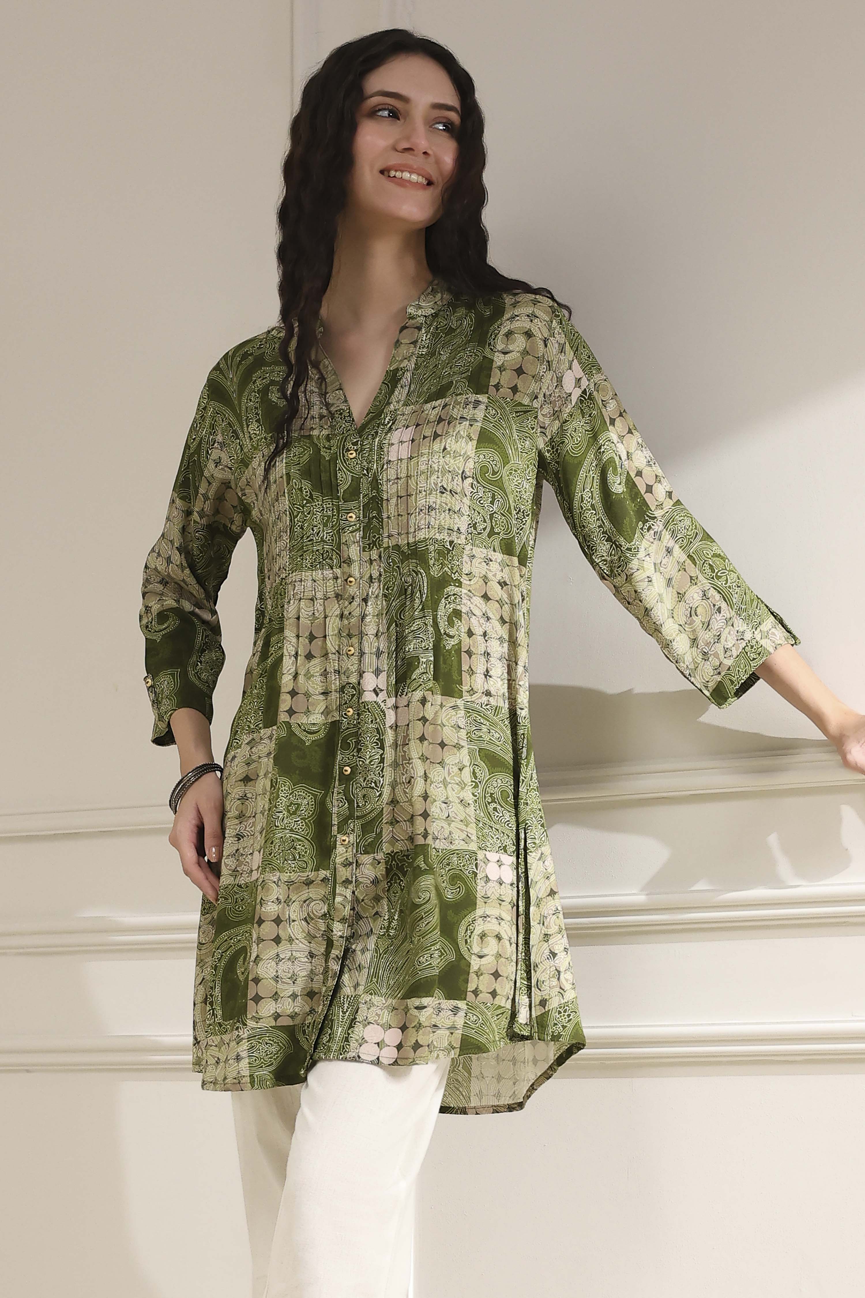 Olive Green Pleated Straight Short Kurta image number 5