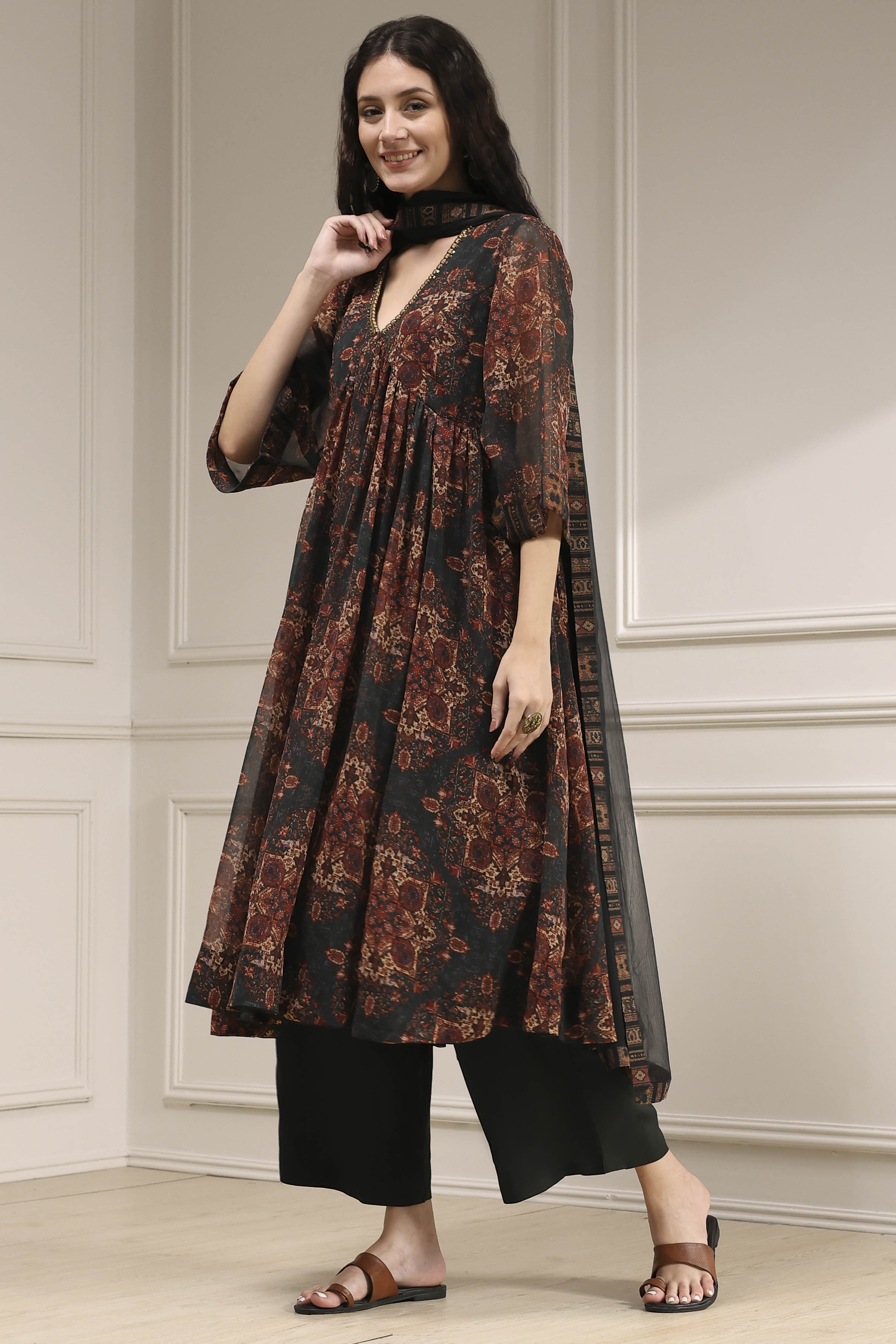 Charcoal Black Printed Gathered Suit Set image number 3